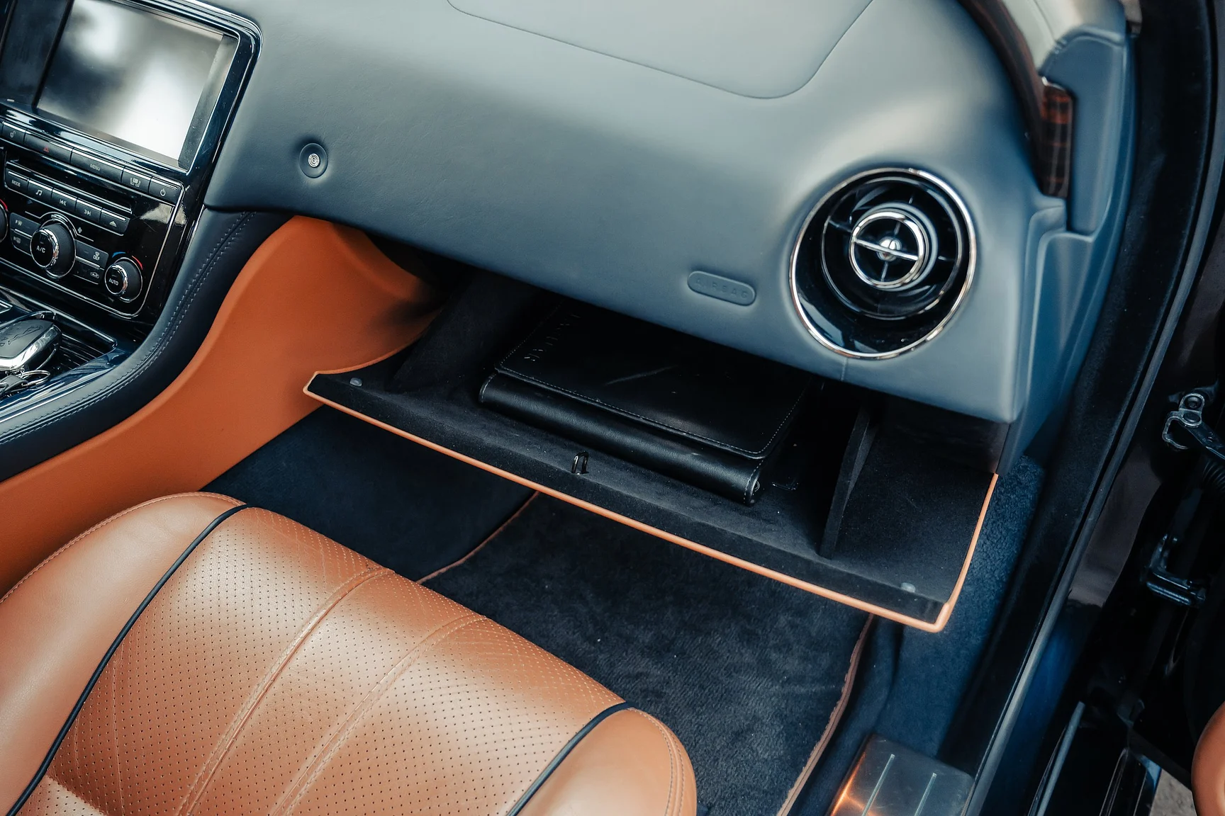 Interiörbild 2012 Jaguar XJ (55)