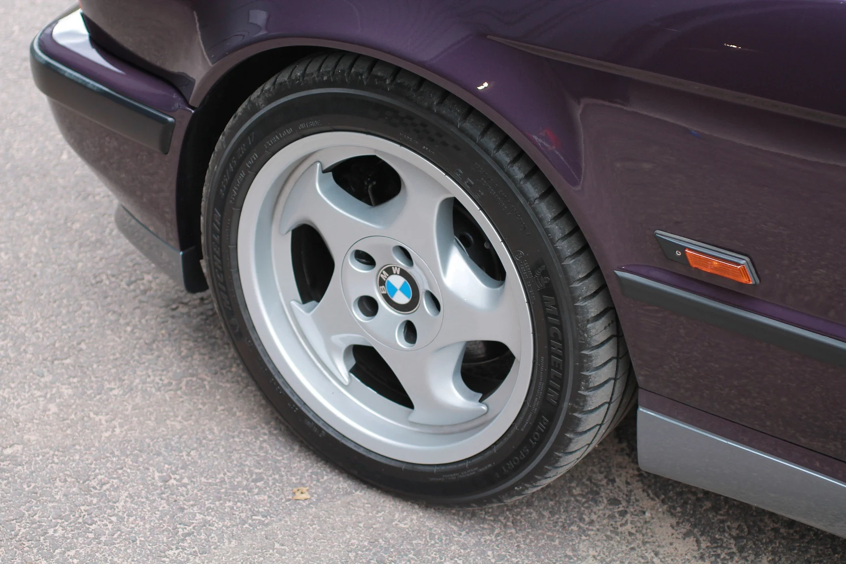 Exterior image of 1993 BMW M5 Touring 3.8 Manual (98)