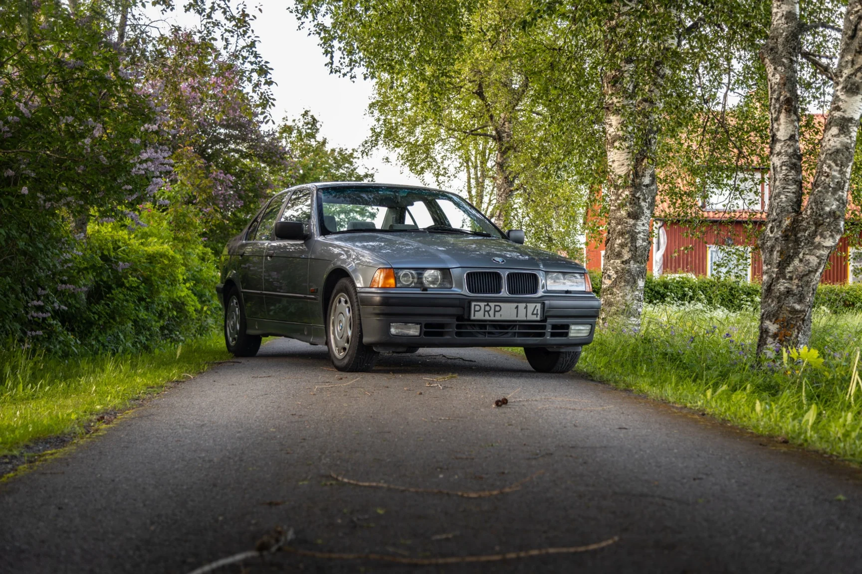 Exterior image of 1994 BMW 318i - NO RESERVE (1)