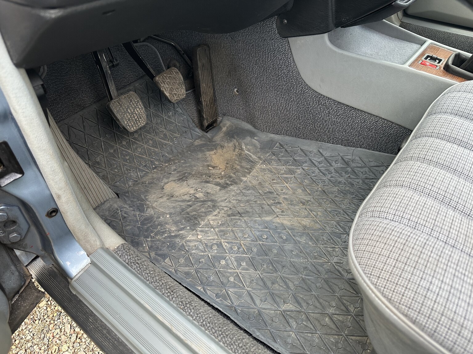 Interior image of 1988 Mercedes-Benz 190 E