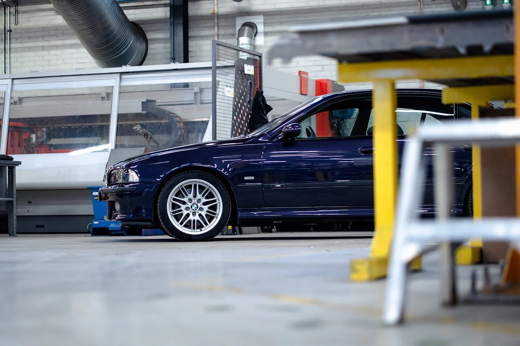 Exteriörbild på 2002 BMW M5 E39 (103)