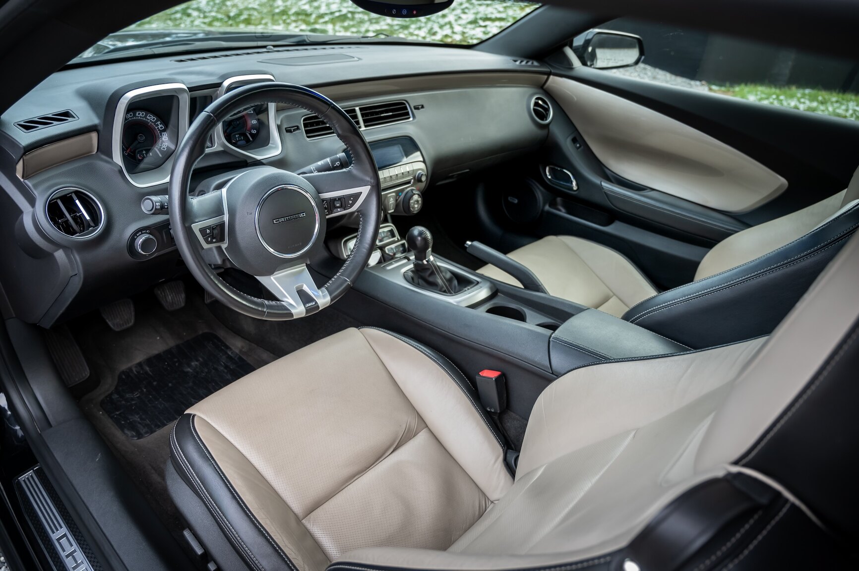 Interiörbild 2010 Chevrolet Camaro SS (2)