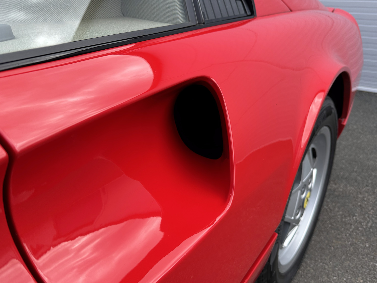 Exteriörbild på 1988 Ferrari 328 GTB