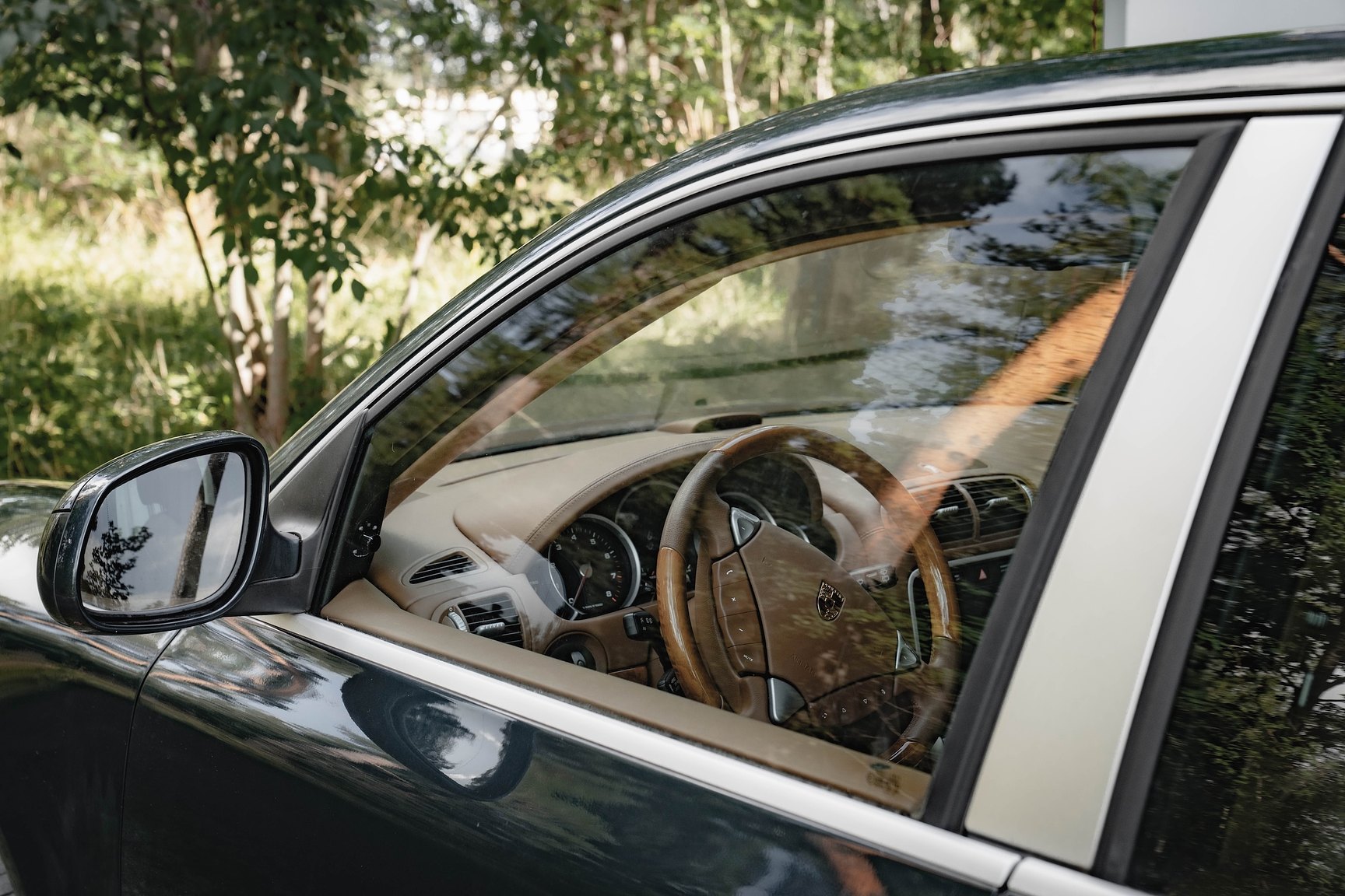 Exterior image of 2005 Porsche Cayenne Turbo WLS