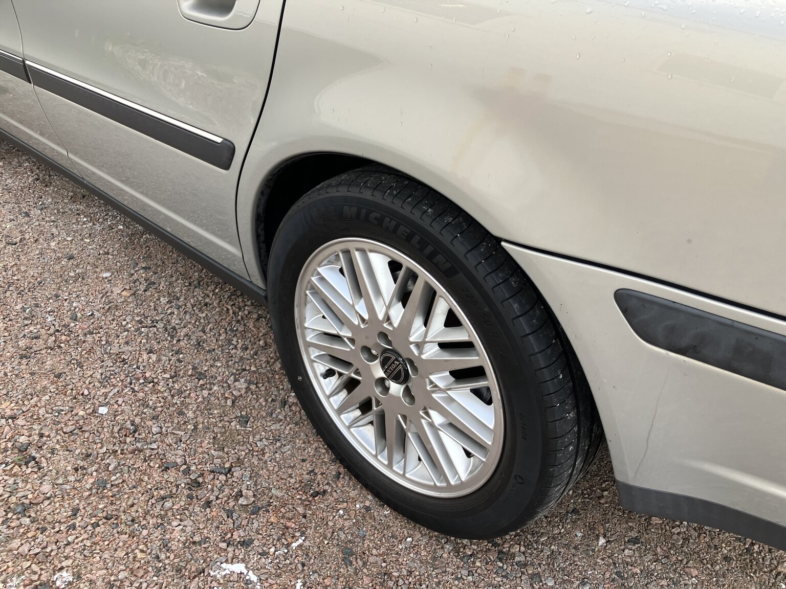 Exterior image of 1999 Volvo S80