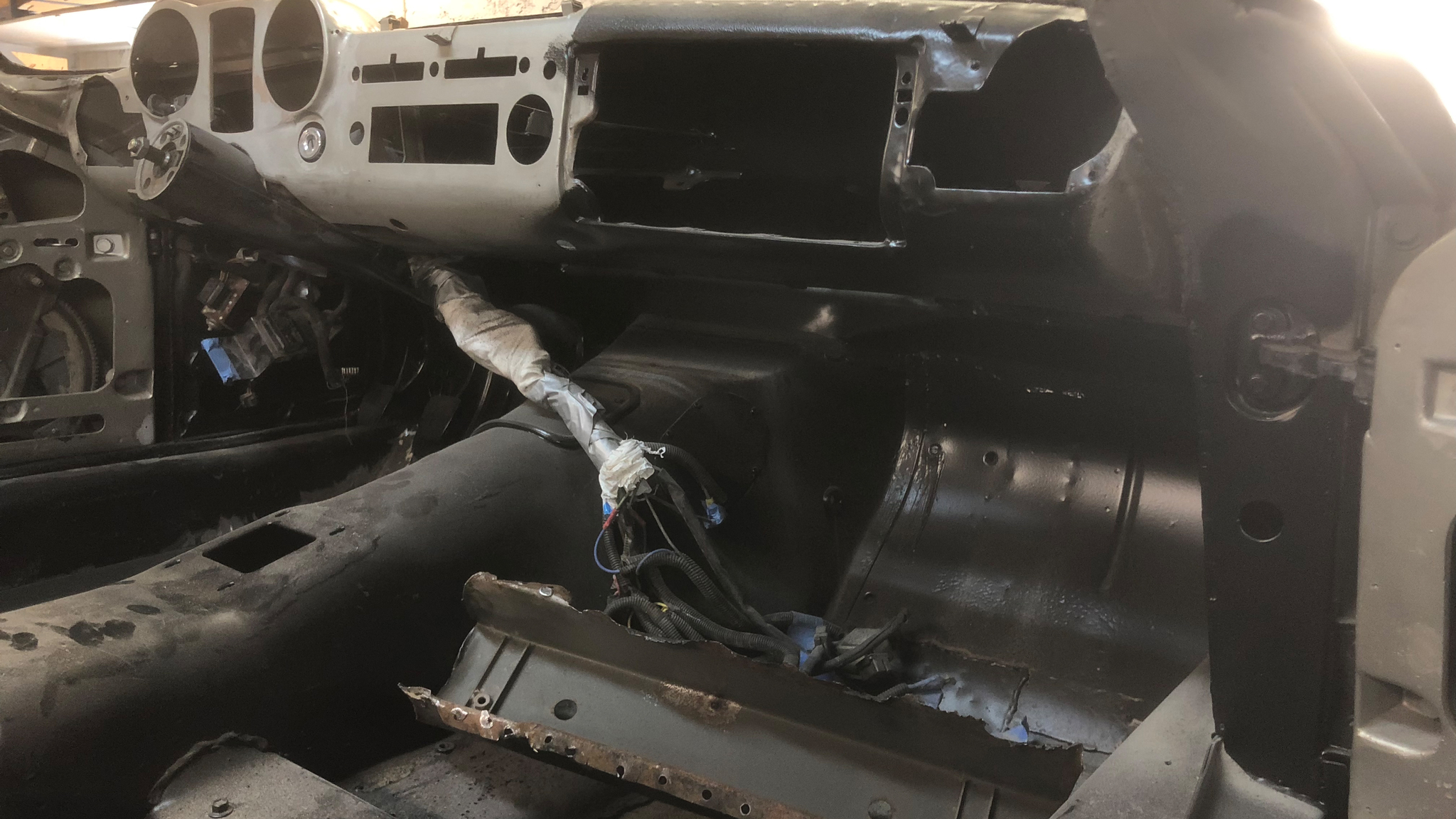 Interior image of 1970 Mercedes 280 SL Pagoda (91)