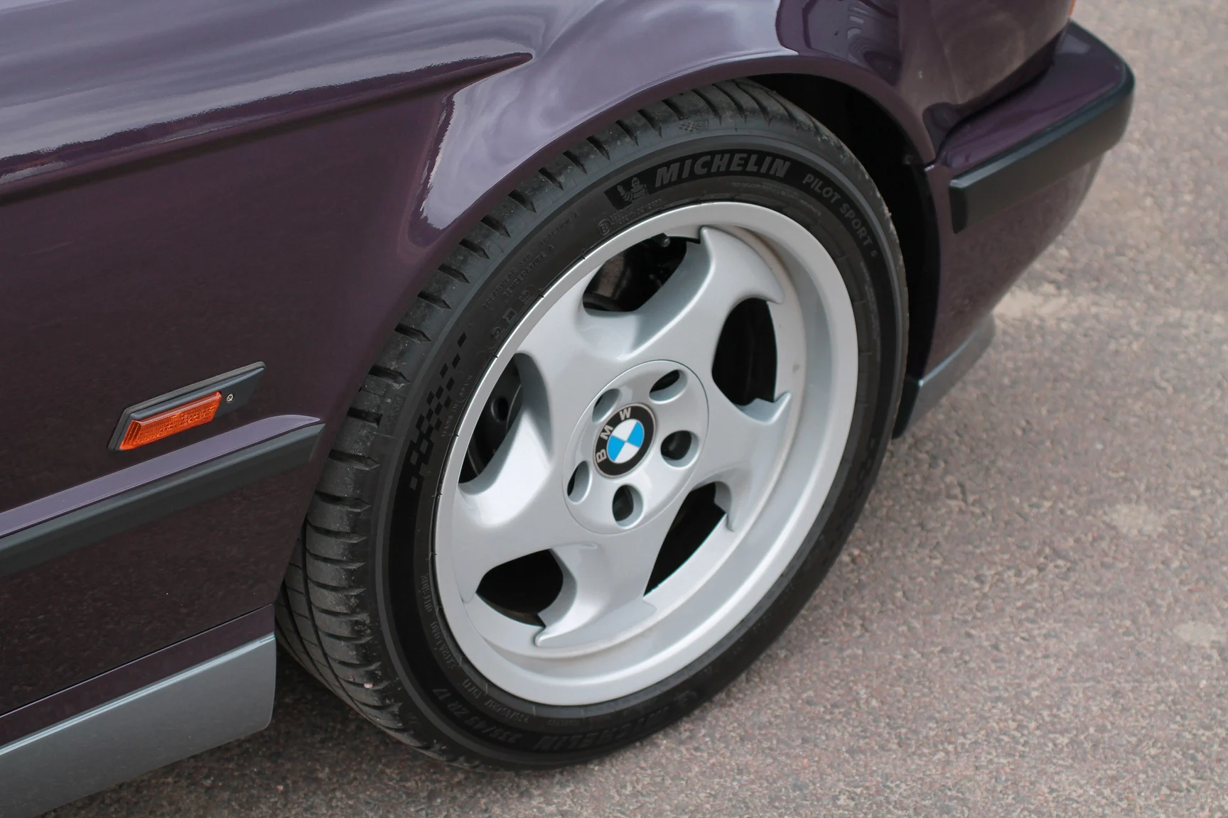Exterior image of 1993 BMW M5 Touring 3.8 Manual (95)