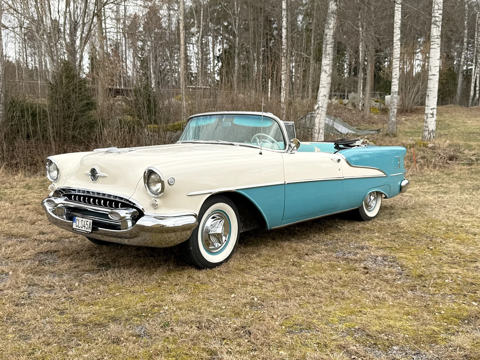 Exteriörbild på 1955 Oldsmobile Super 88 (2)