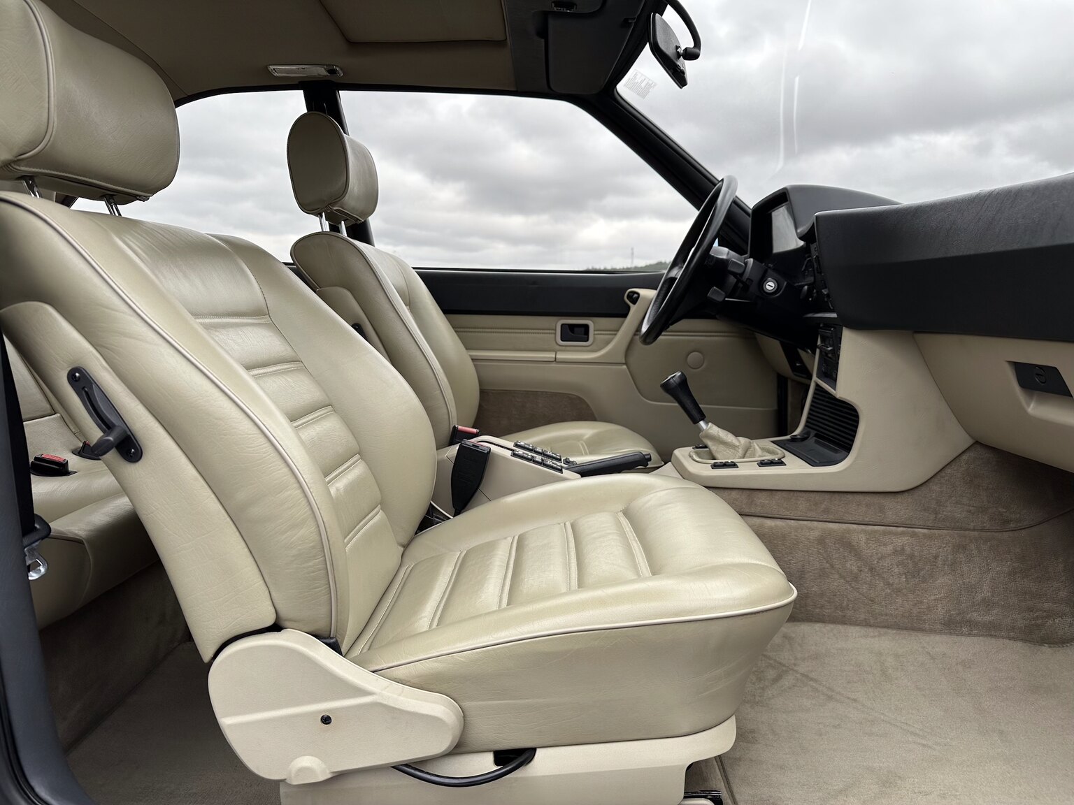 Interior image of 1986 BMW 635CSi