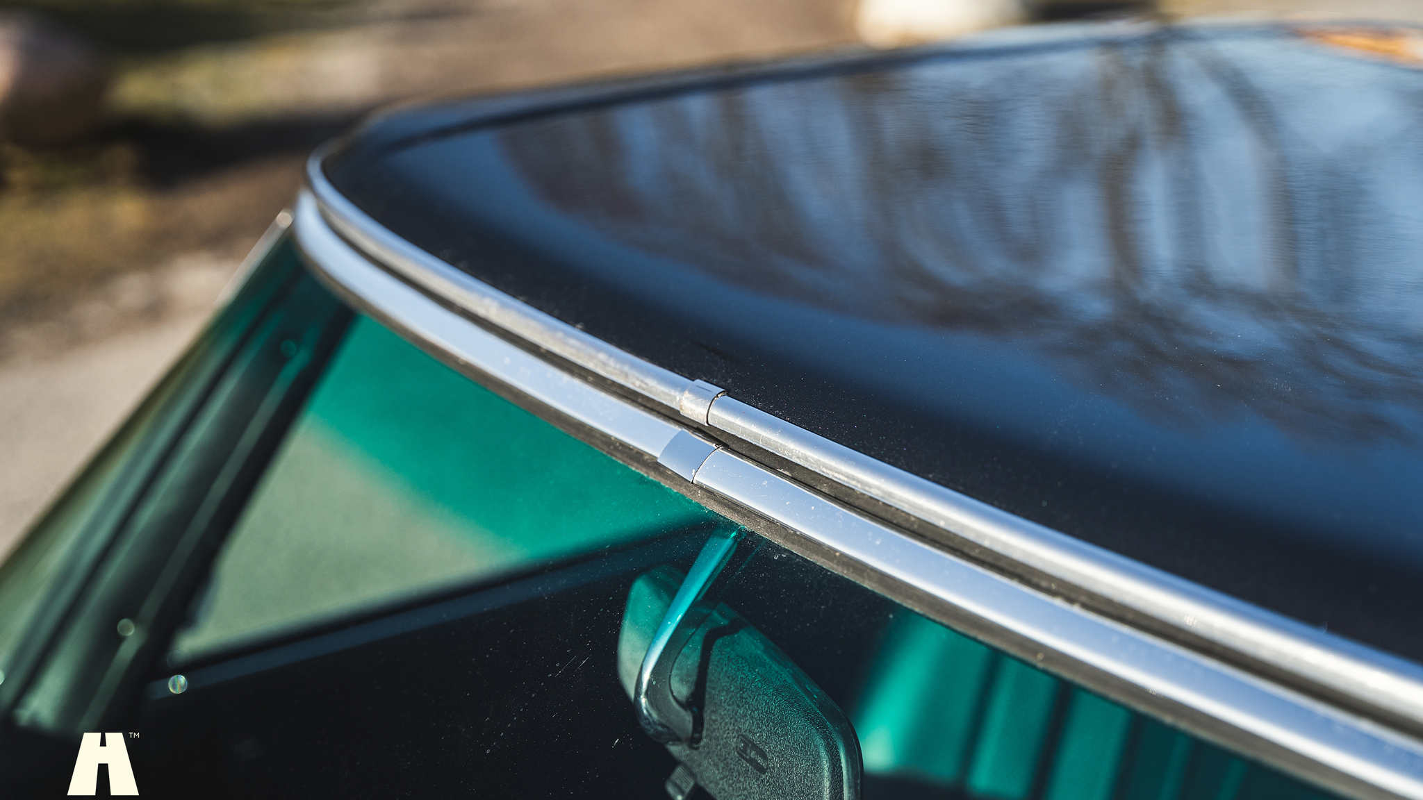 Exterior image of 1970 Mercedes 280 SL Pagoda (69)