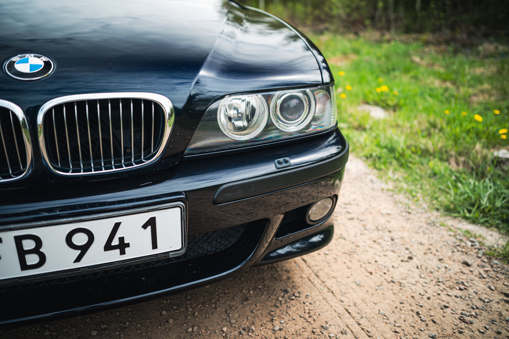 Exterior image of 2000 BMW M5 E39