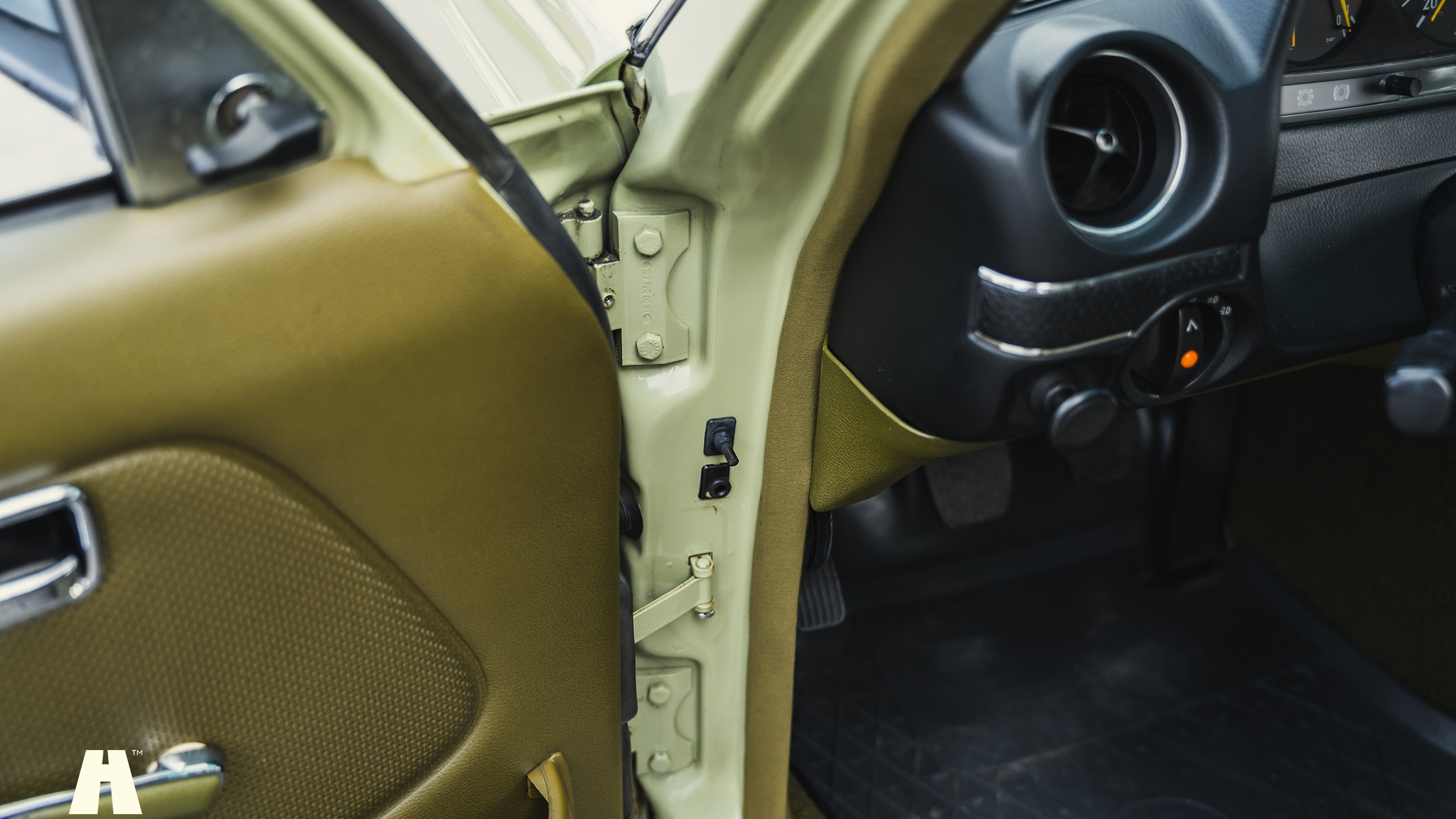 Interiörbild 1979 Mercedes Benz 230