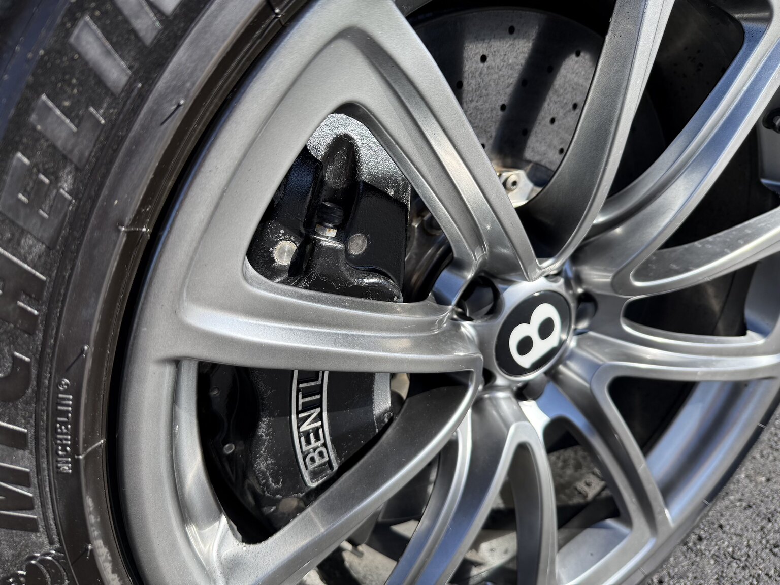 Exteriörbild på 2011 Bentley Continental Supersports