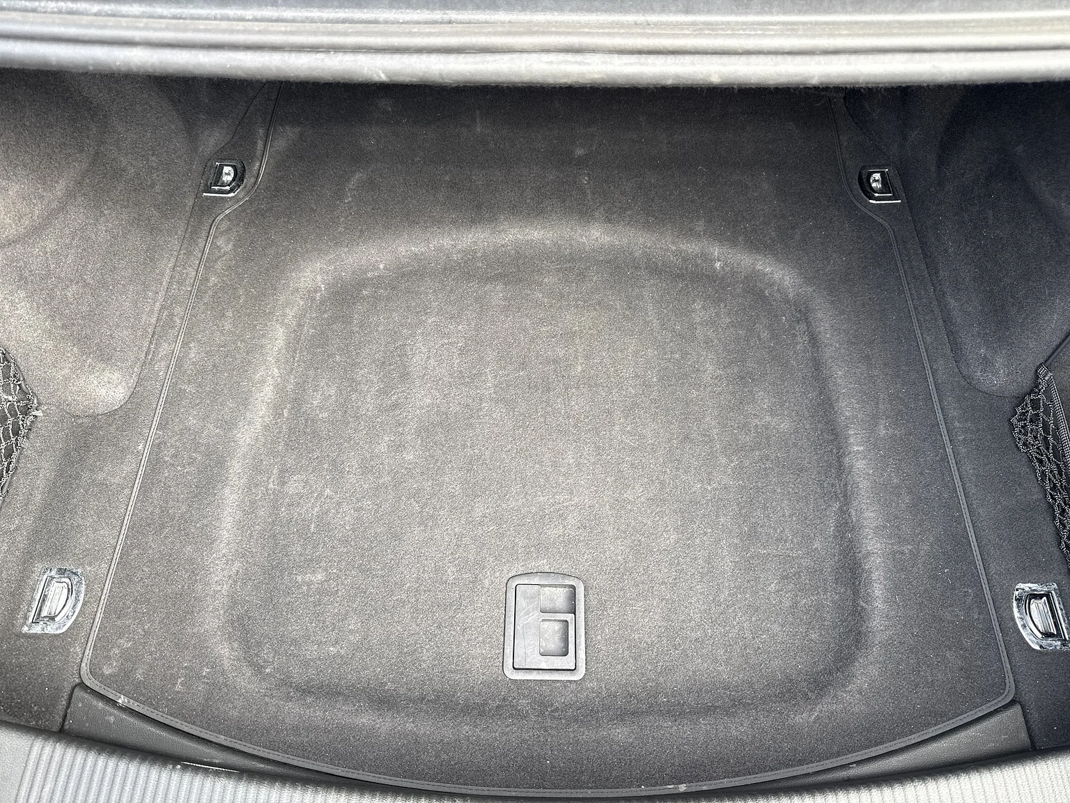 Innenraumfoto von 2014 Audi A8 4.0 TFSI (121)