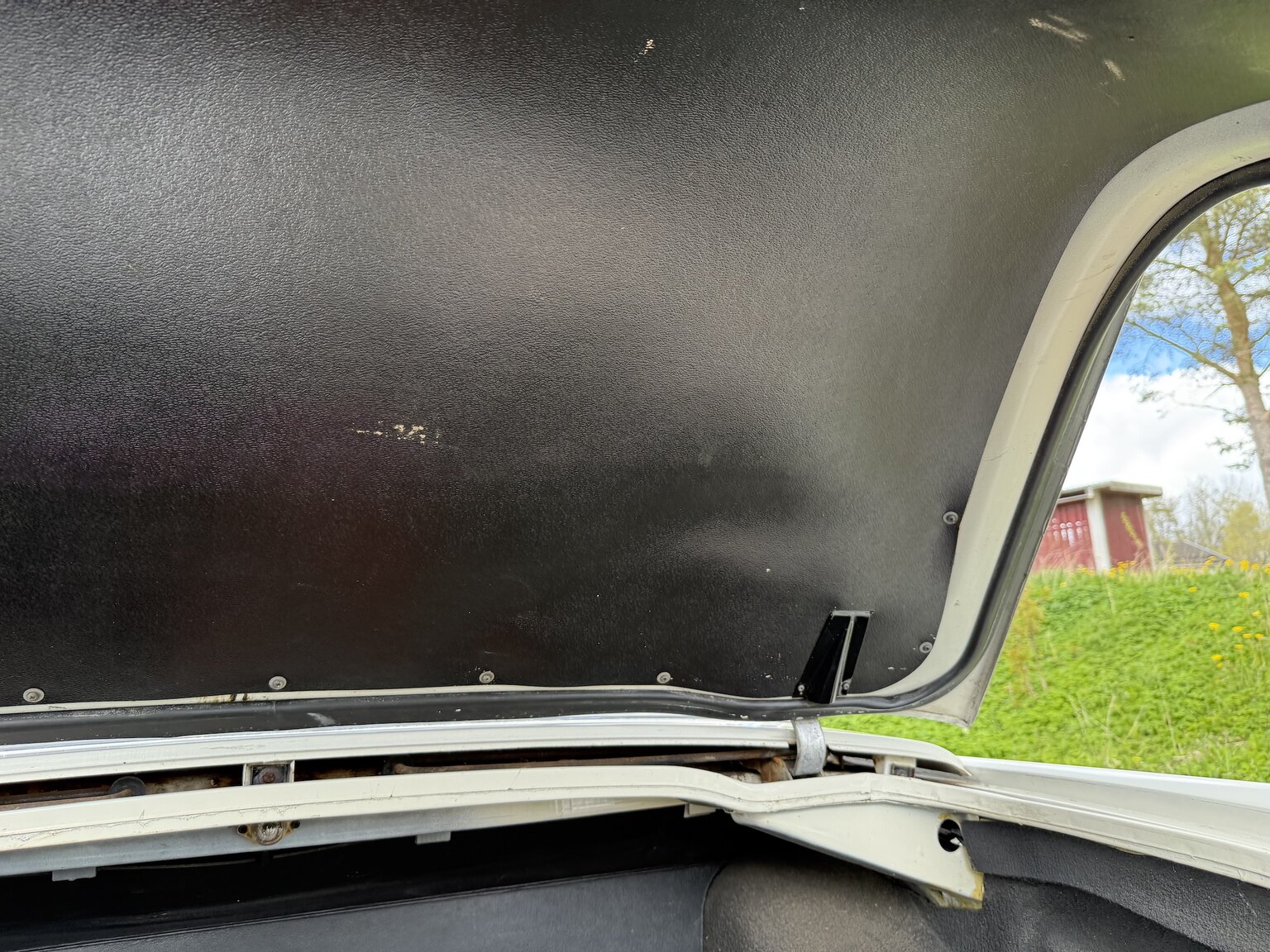 Interior image of 1967 Rover 2000 TC 2.0 OHC