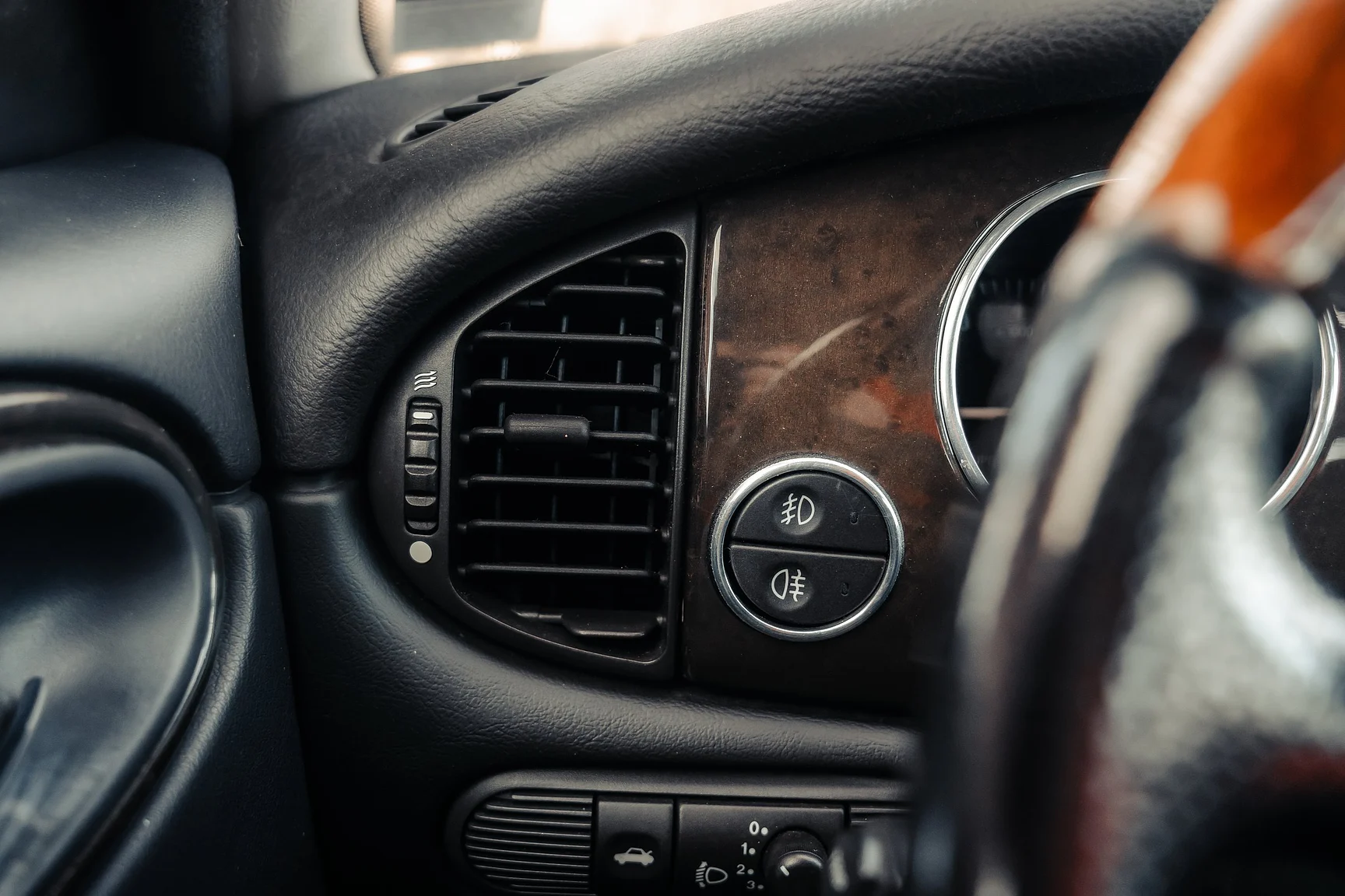 Interior image of 1997 Jaguar XJR 4.0 Kompressor NO RESERVE (12)