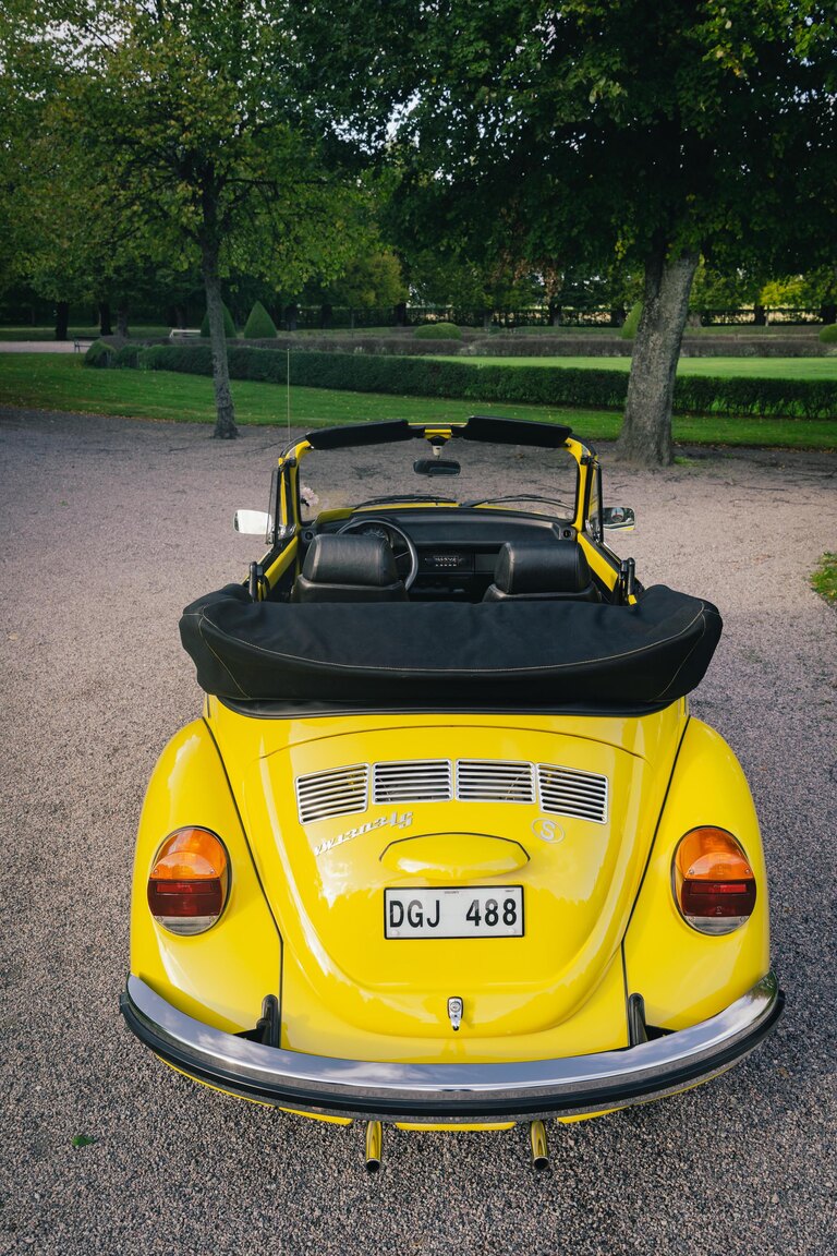 Exteriörbild på 1973 Volkswagen Bubbla Karmann 1303 LS (50)