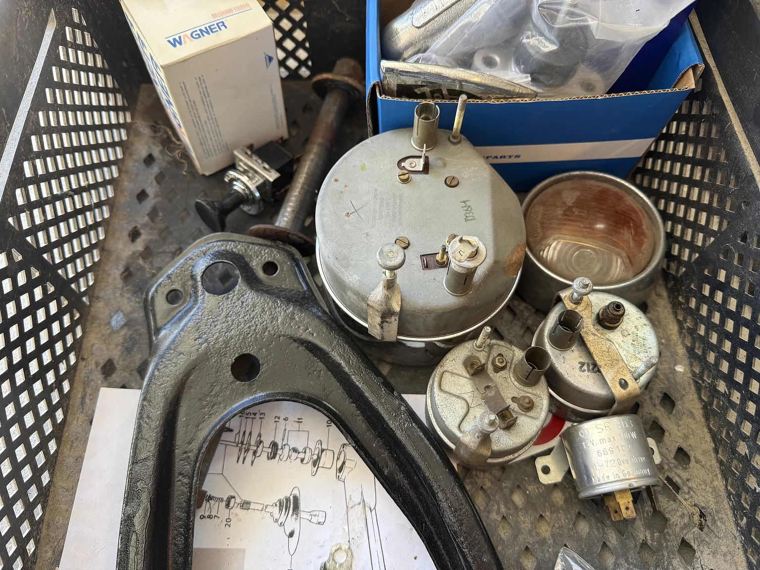 Image of 1966 Volvo P 1800S mechanics (28)