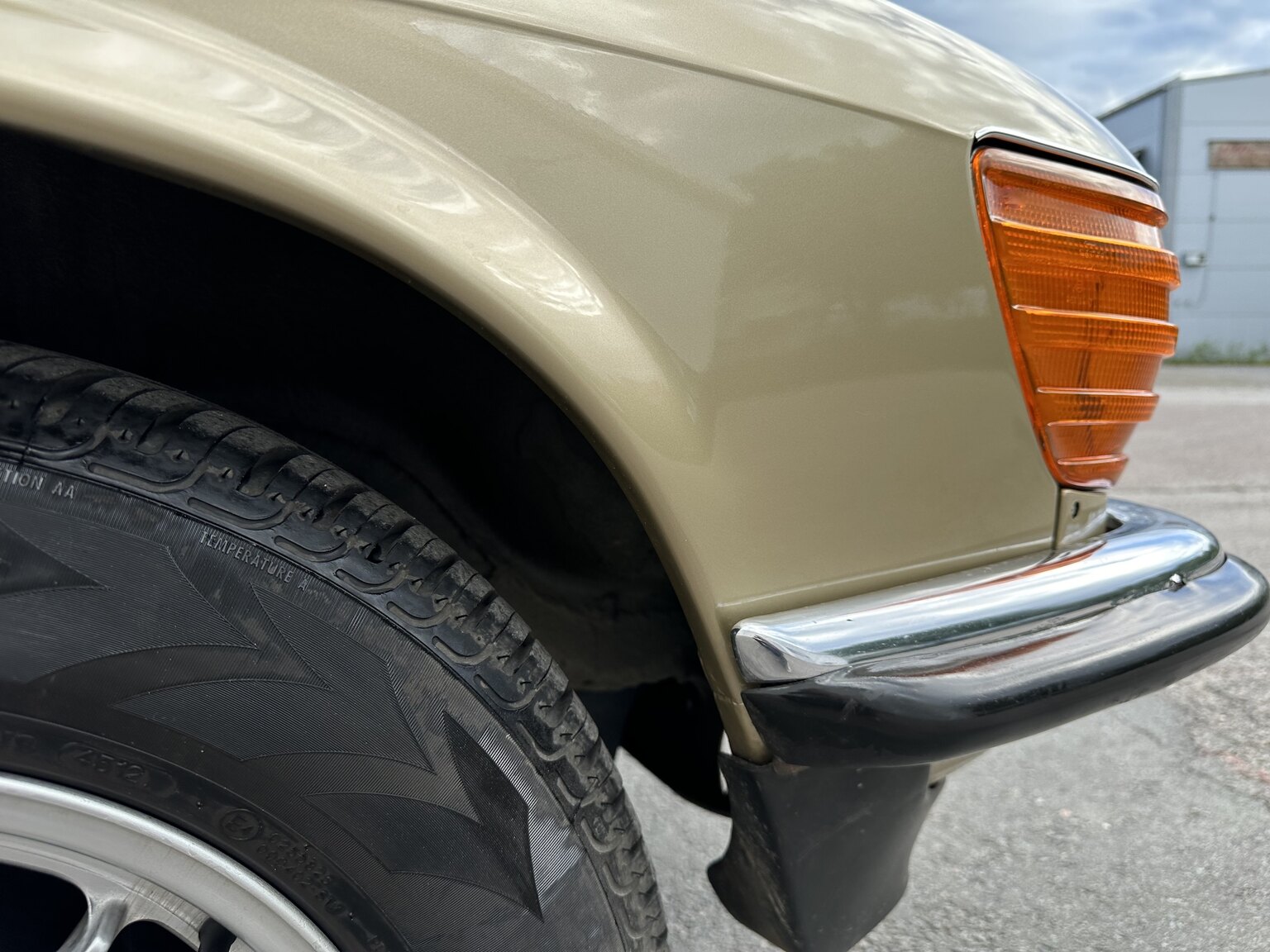 Exteriörbild på 1974 Mercedes benz 450 SL