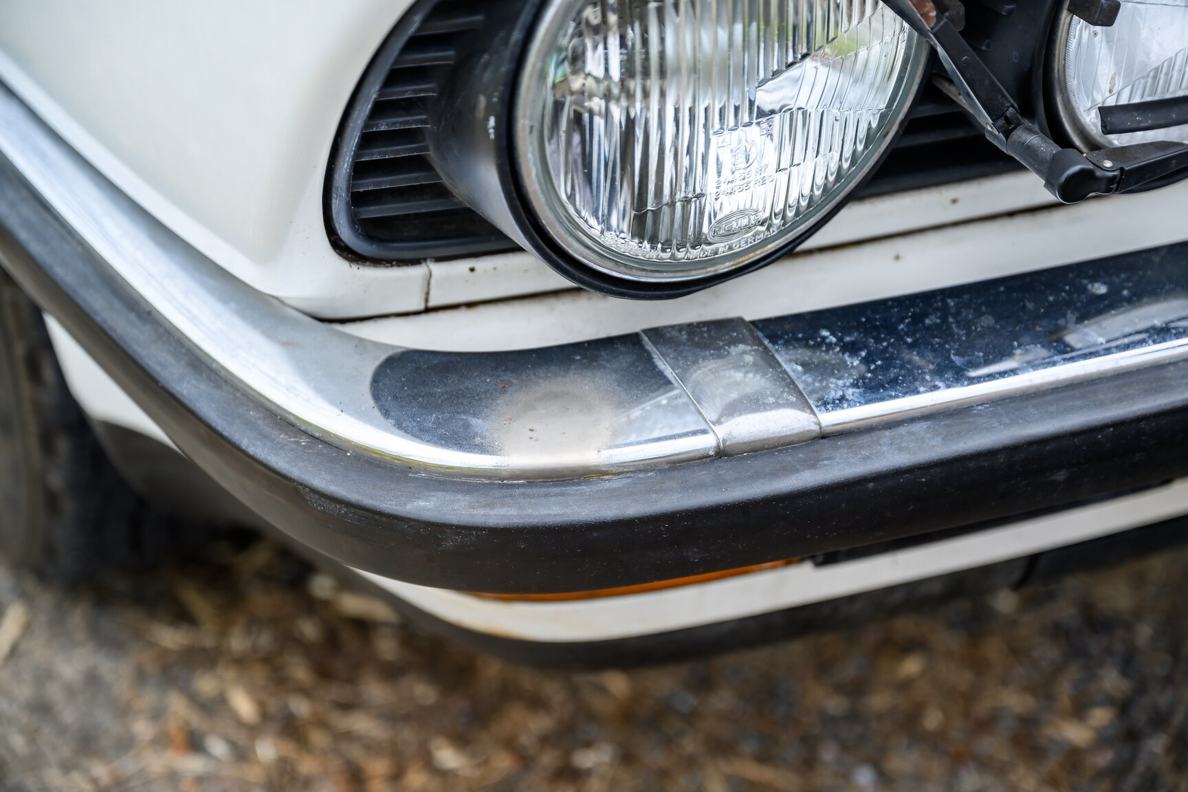 Exterior image of 1986 BMW 520i