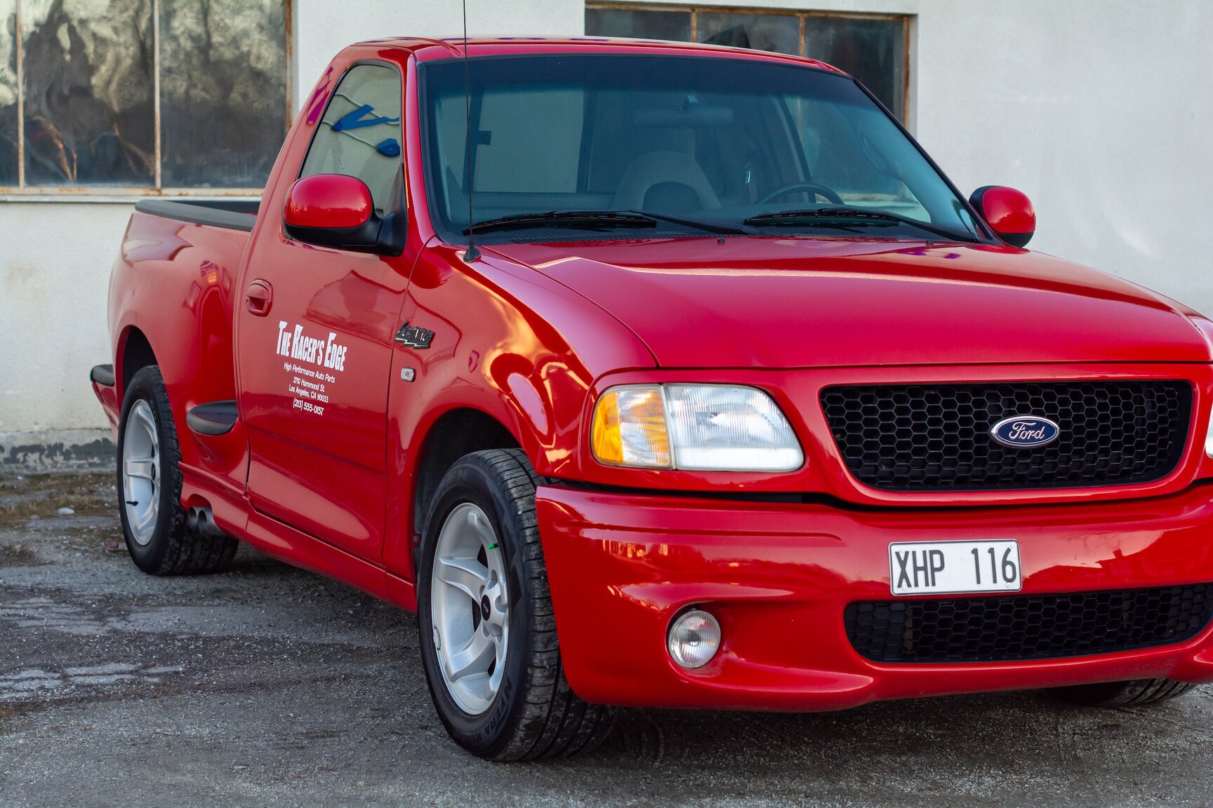 Exteriörbild på 2000 FORD F-150 SVT Lightning