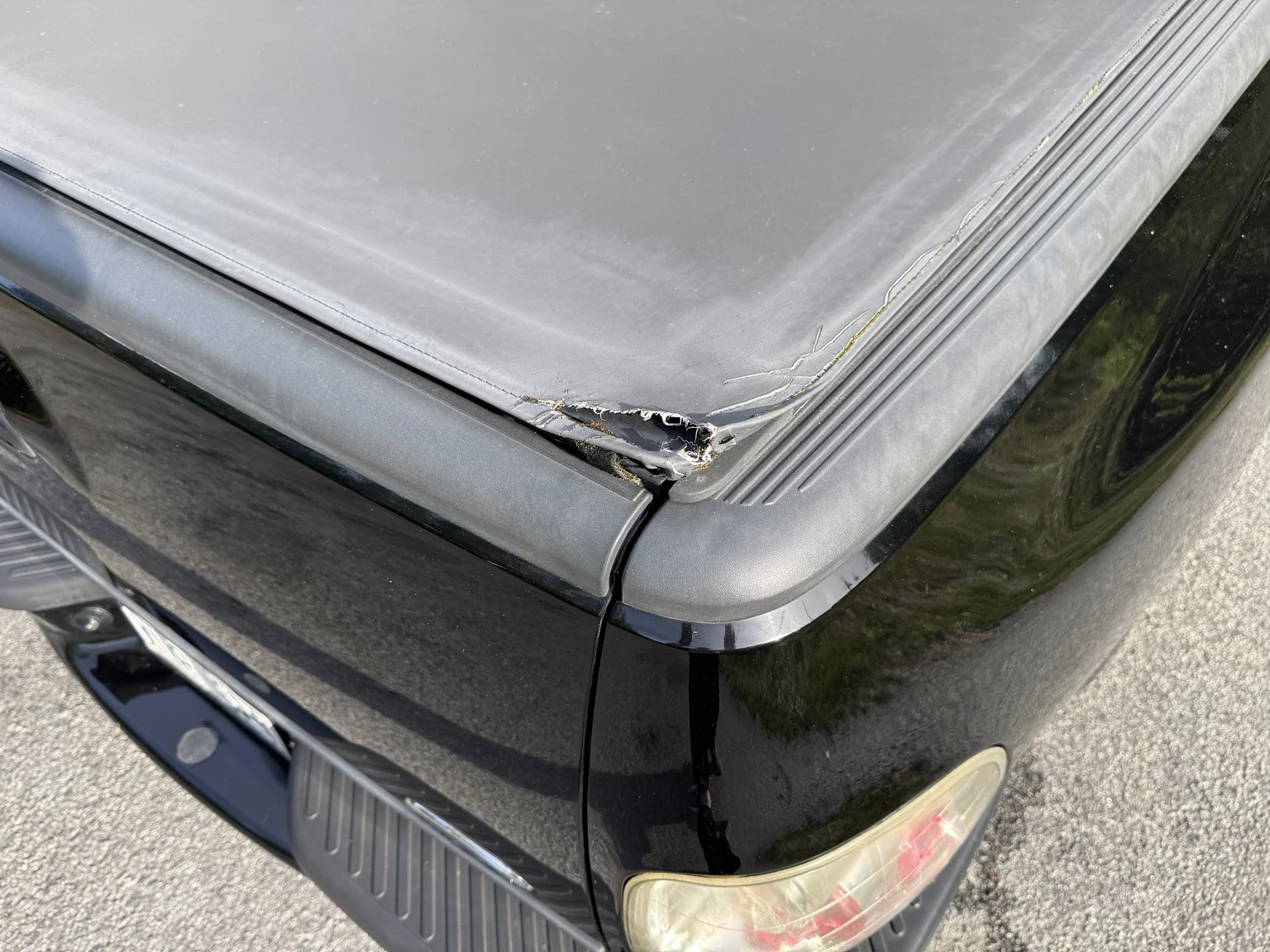 Exteriörbild på 2002 Ford F-150 SVT Lightning (27)