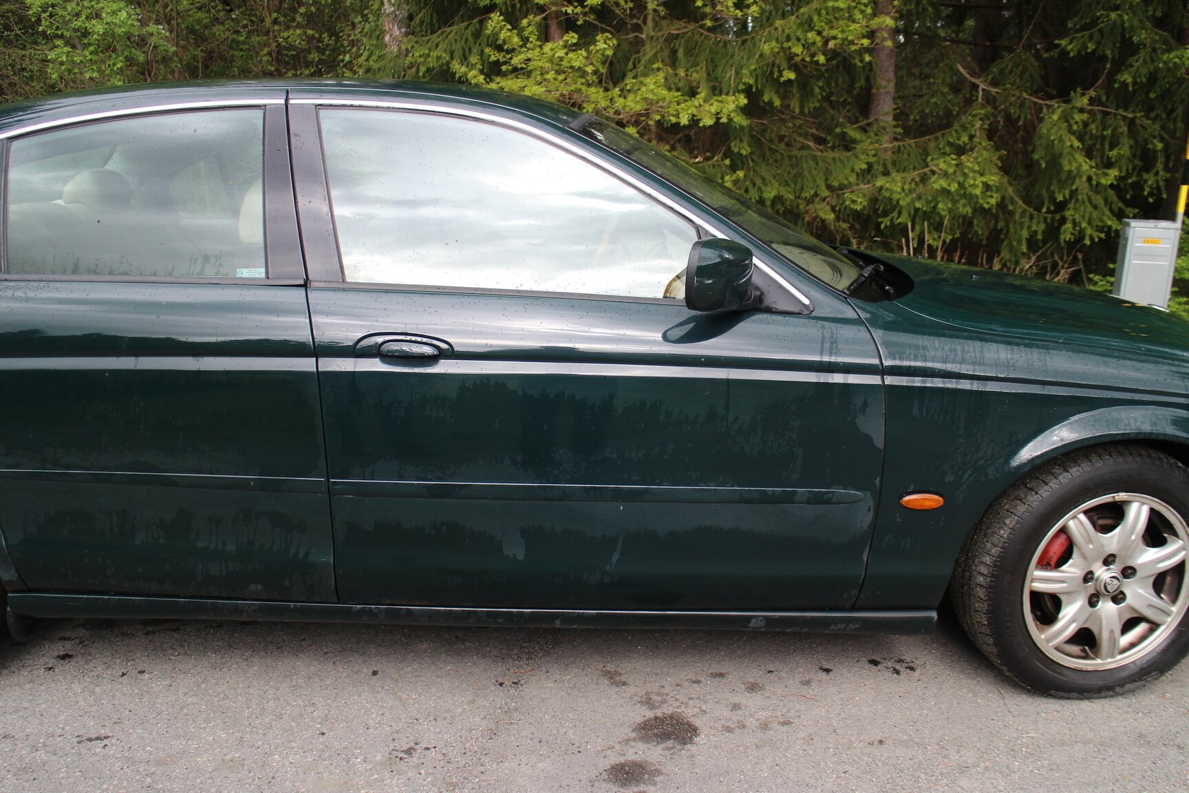 Exterior image of 1999 Jaguar S-Type V6
