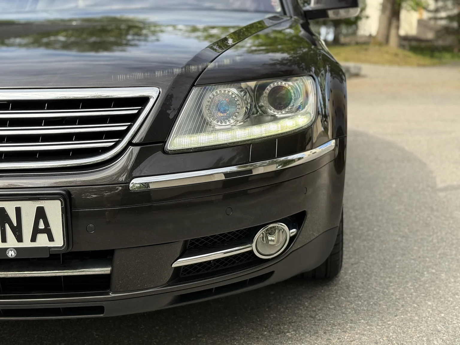 Exteriörbild på 2009 Volkswagen Phaeton W12 LWB Executive (12)