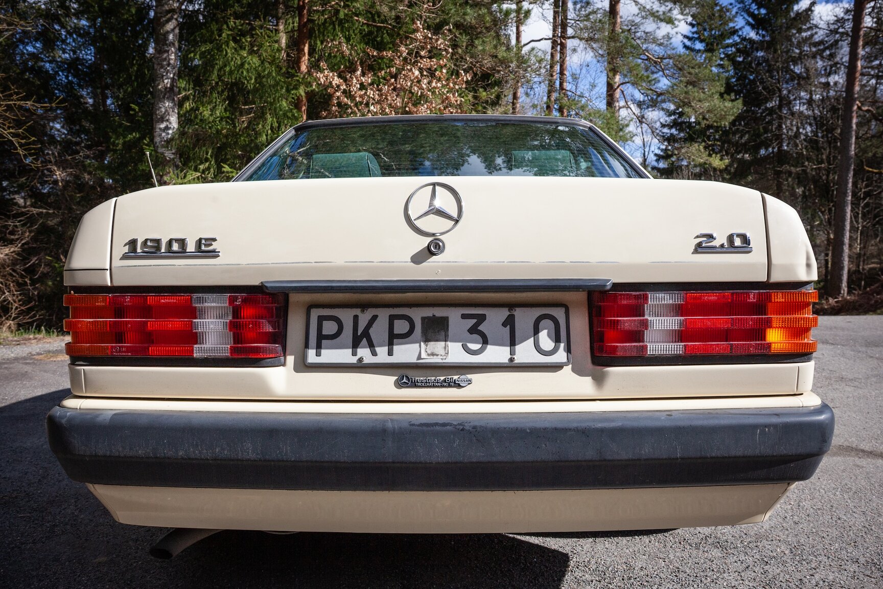 Exteriörbild på 1993 Mercedes-Benz 190 E 2.0