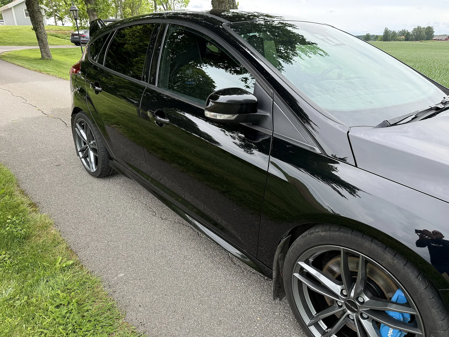 Exteriörbild på 2016 Ford Focus RS (51)