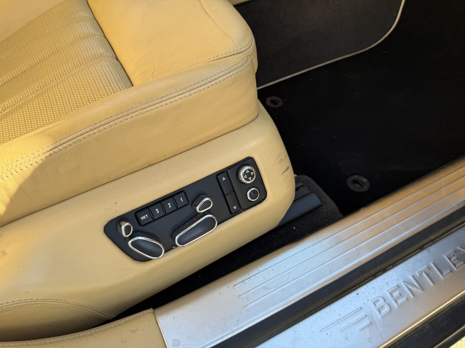 Interiörbild 2005 Bentley Flying Spur