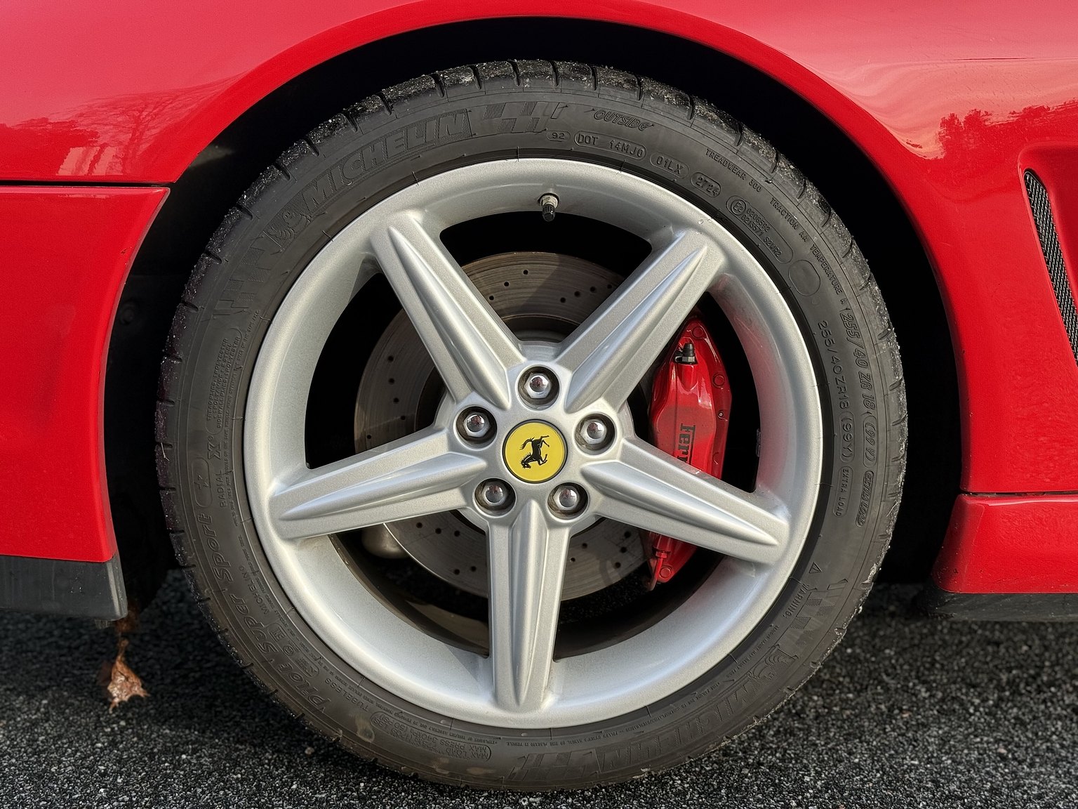 Exteriörbild på 2003 Ferrari 575M Maranello