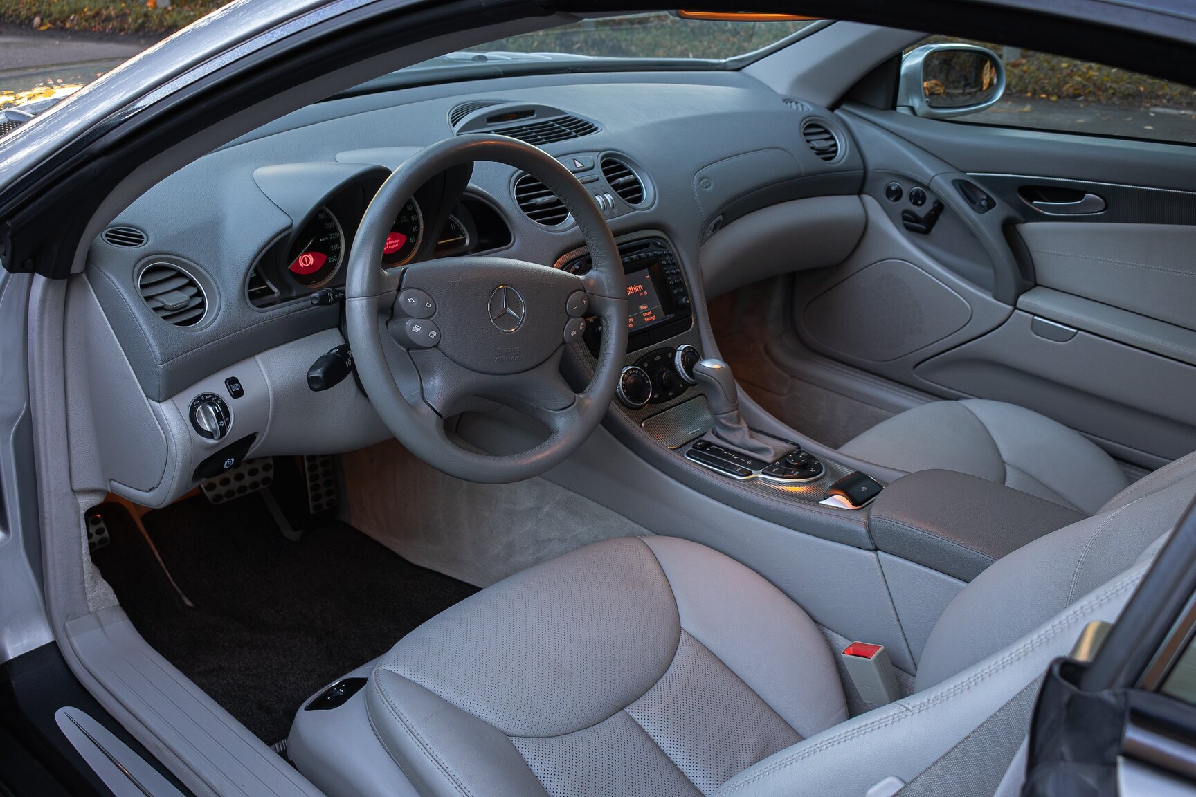 Interior image of 2002 Mercedes-Benz SL 500
