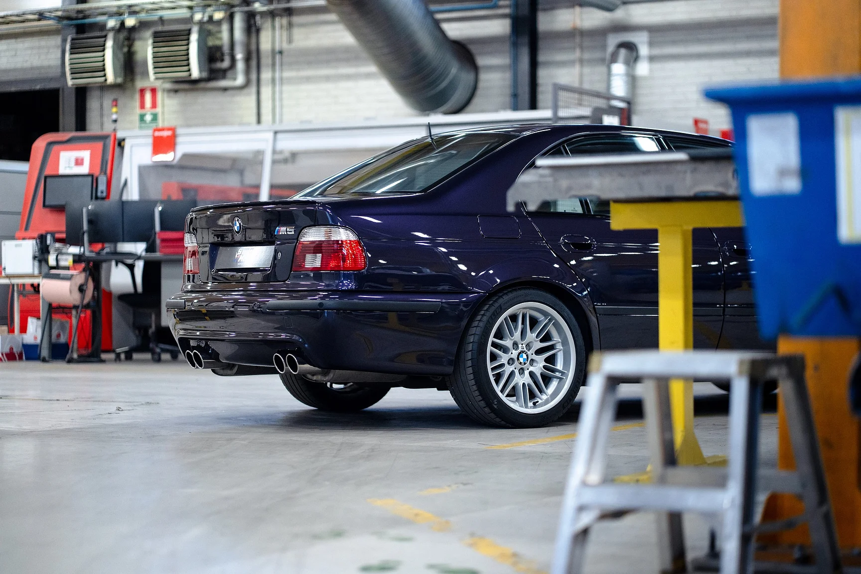 Exteriörbild på 2002 BMW M5 E39 (108)