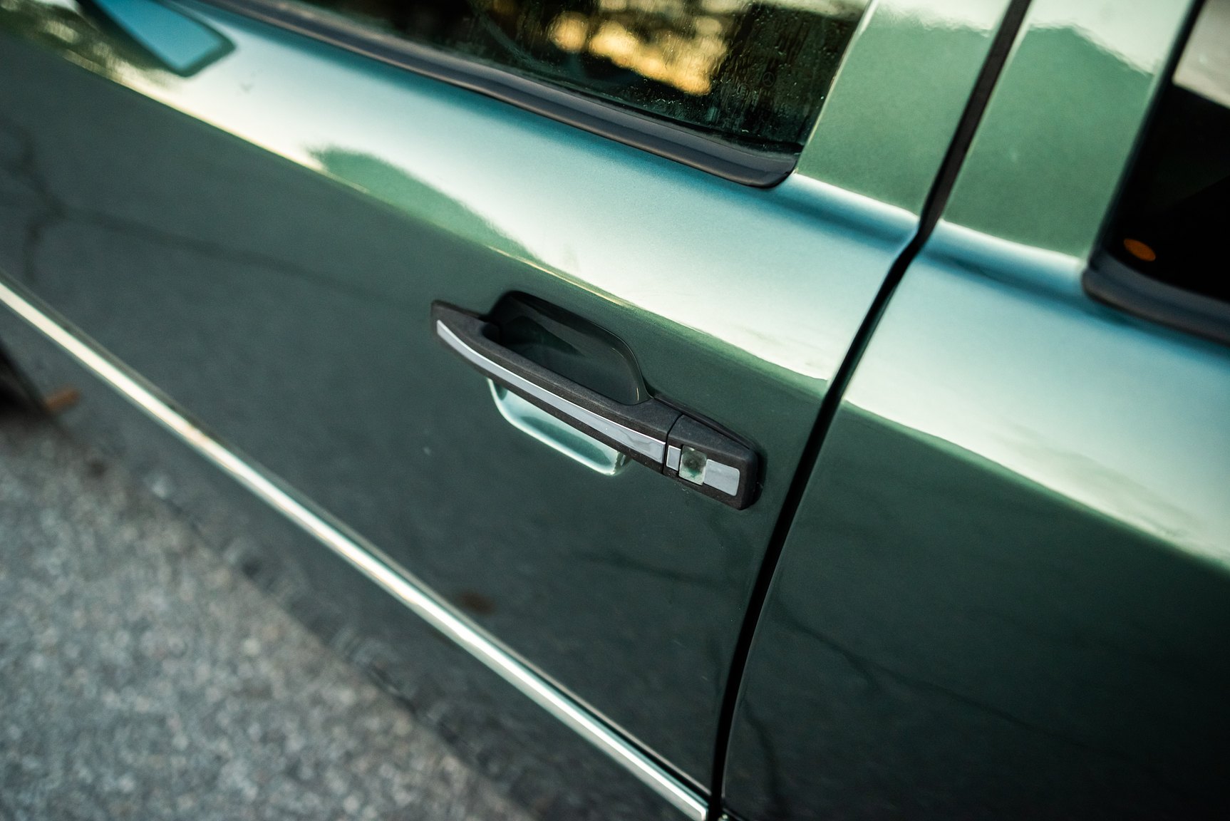 Exterior image of 1996 MERCEDES-BENZ E 320 T