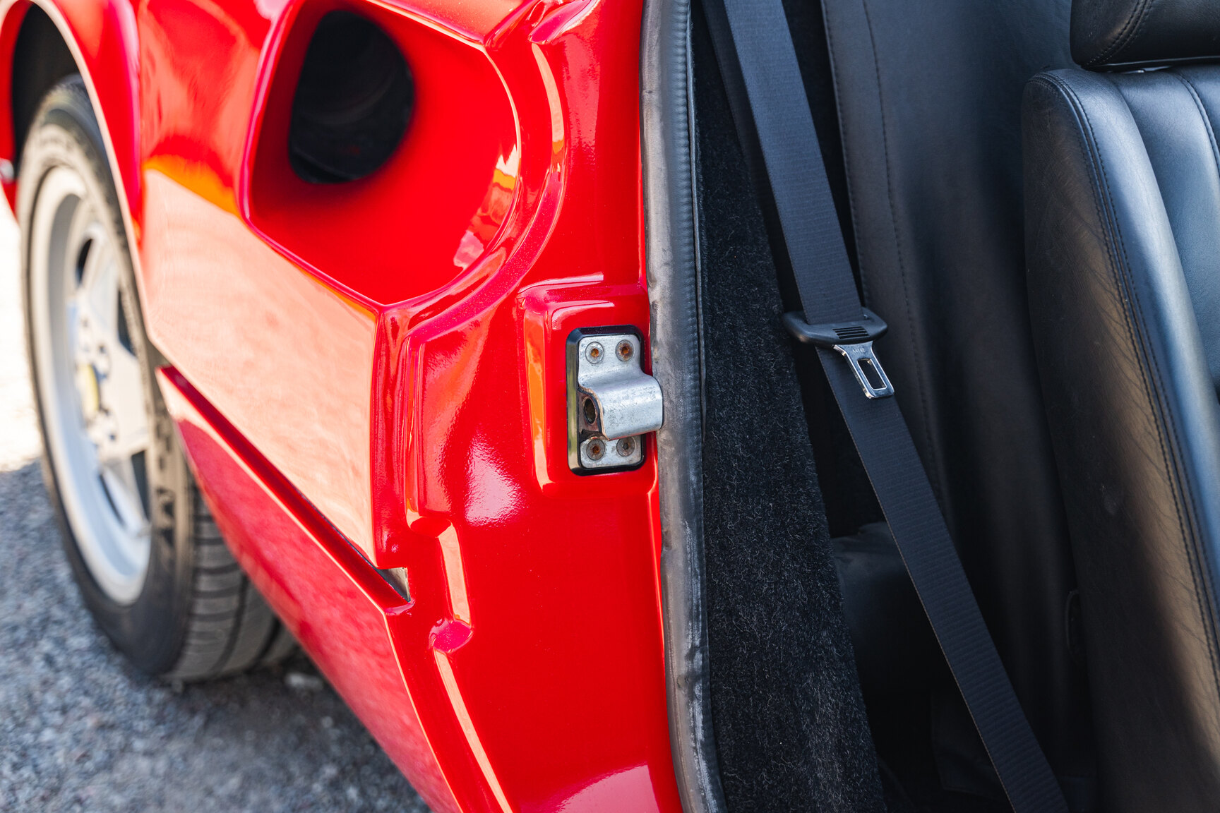 Interiörbild 1989 Ferrari 328 GTS