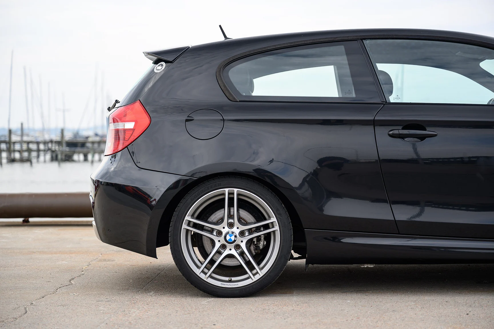 Exteriörbild på 2007 2007 BMW 130i M Sport (28)