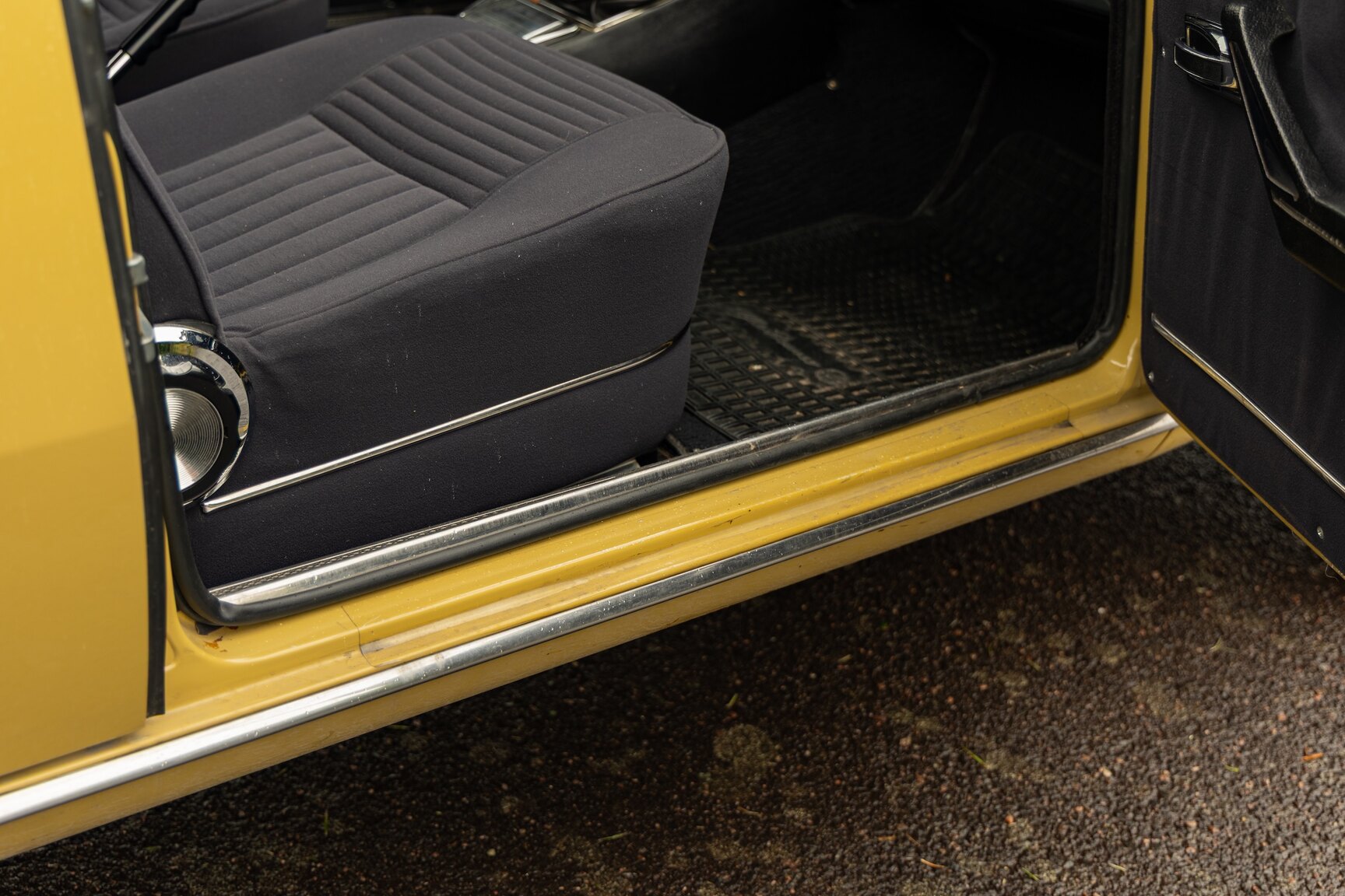 Interior image of 1974 Alfa Romeo Berlina 2000