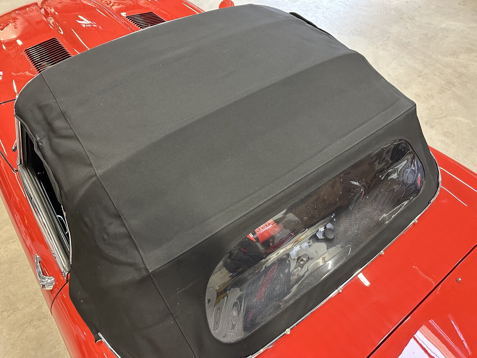 Exteriörbild på 1965 Jaguar E-Type Series 1 (70)