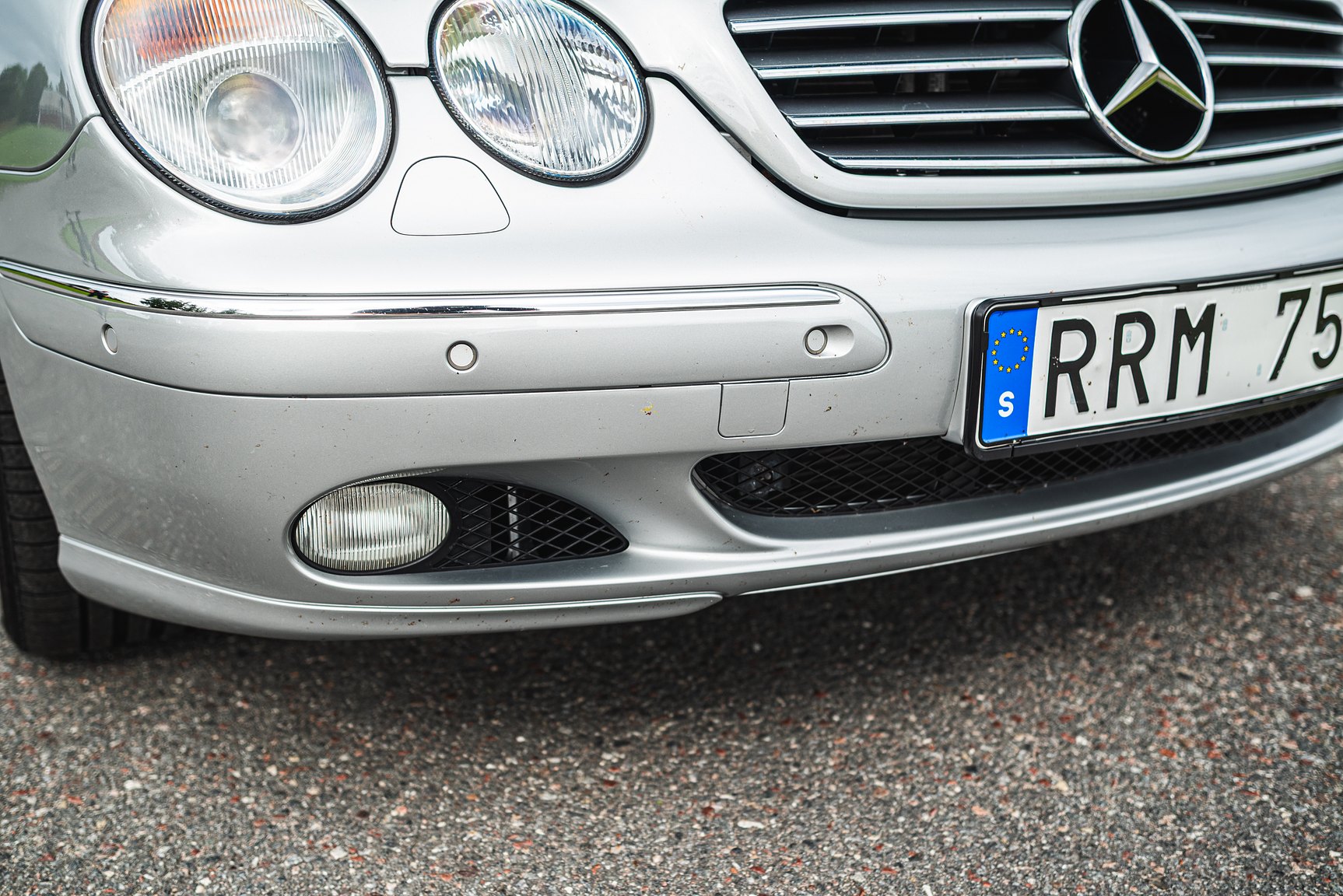 Exterior image of 2000 Mercedes-Benz CL 500