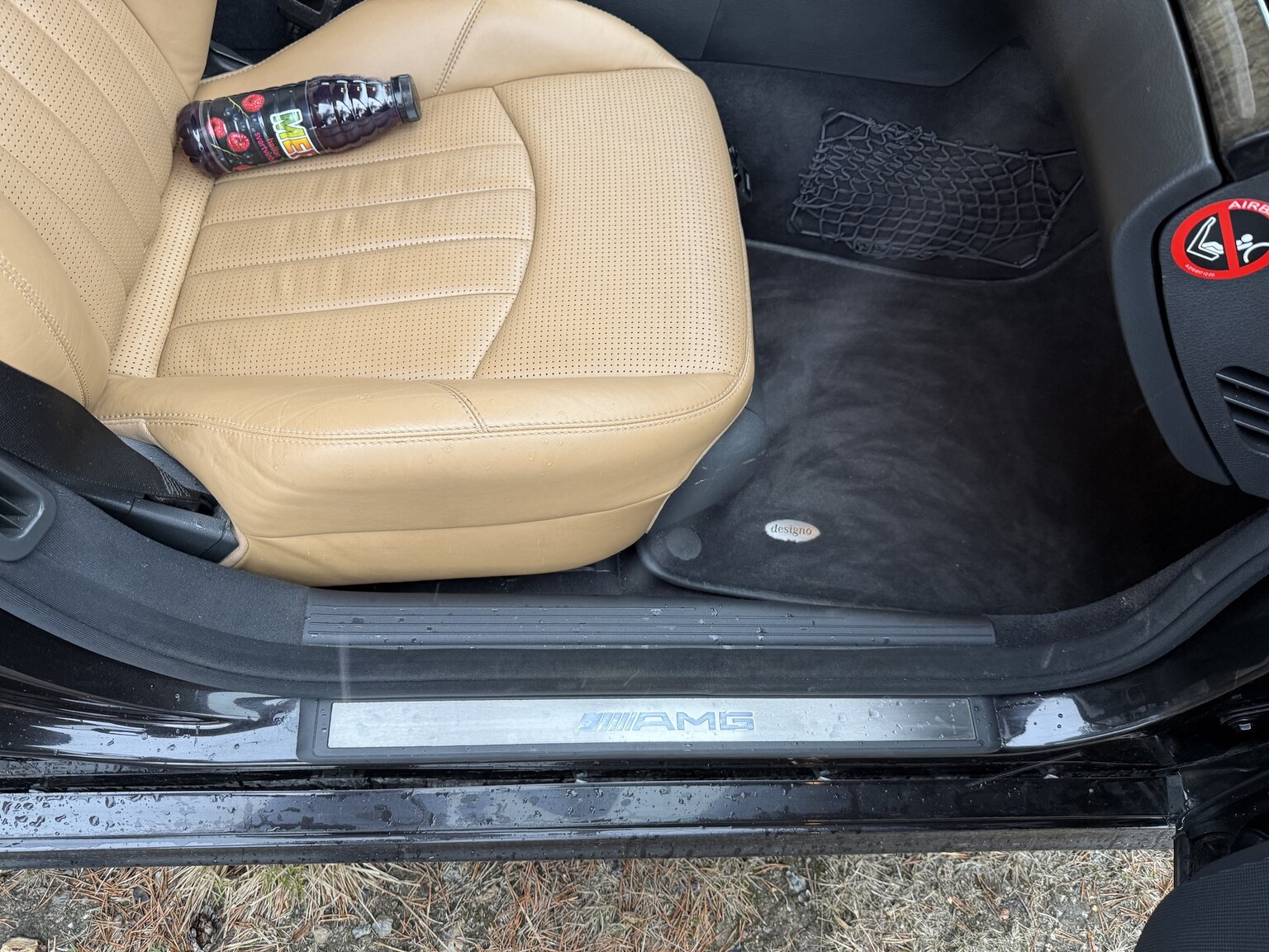 Interior image of 2005 Mercedes-Benz E 55 T AMG