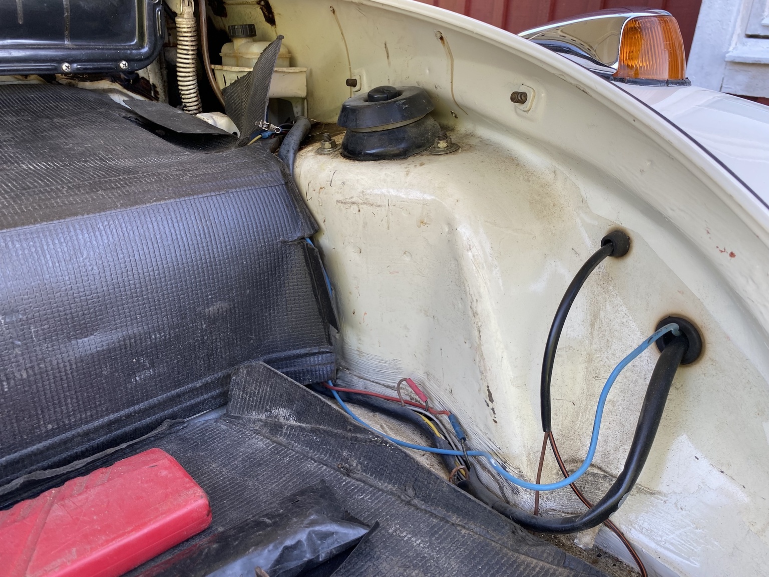 Interior image of 1974 Volkswagen Beetle 1303 S (46)