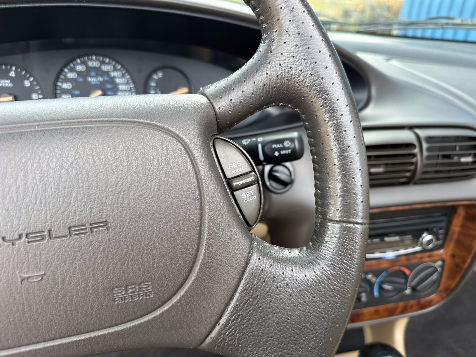 Innenraumfoto von 1996 Chrysler Stratus Cabriolet