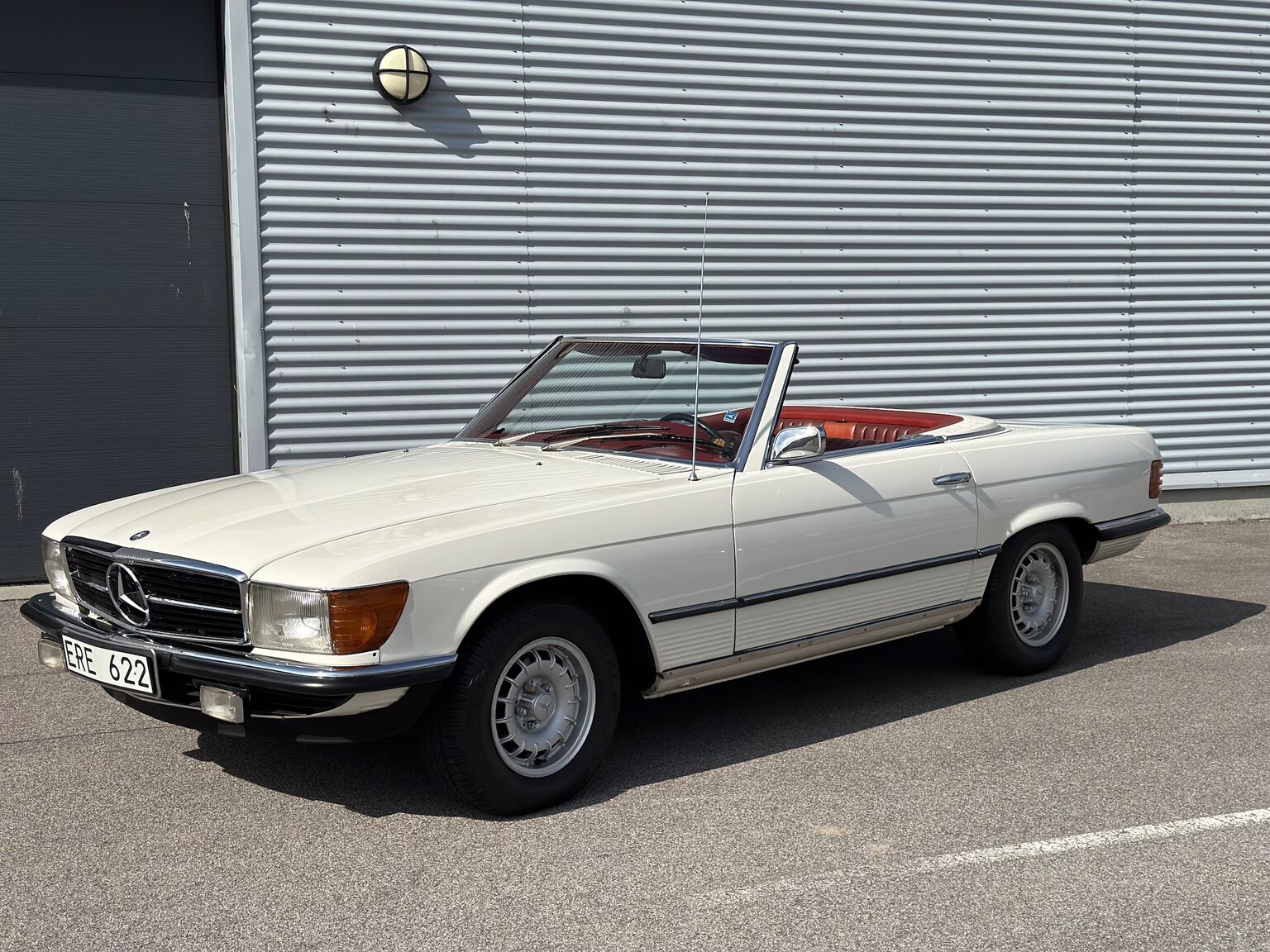 Exterior image of 1972 Mercedes-Benz 350 SL