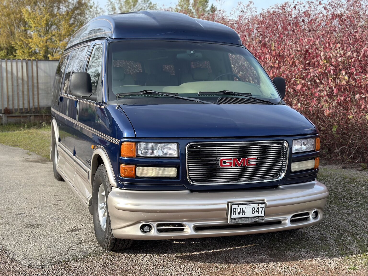 Exteriörbild på 2000 GMC Savana G1500 Conversion Van