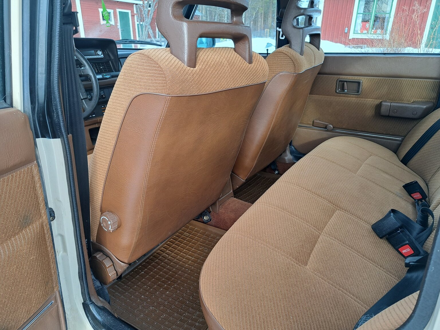 Interiörbild 1988 Volvo 240 GL