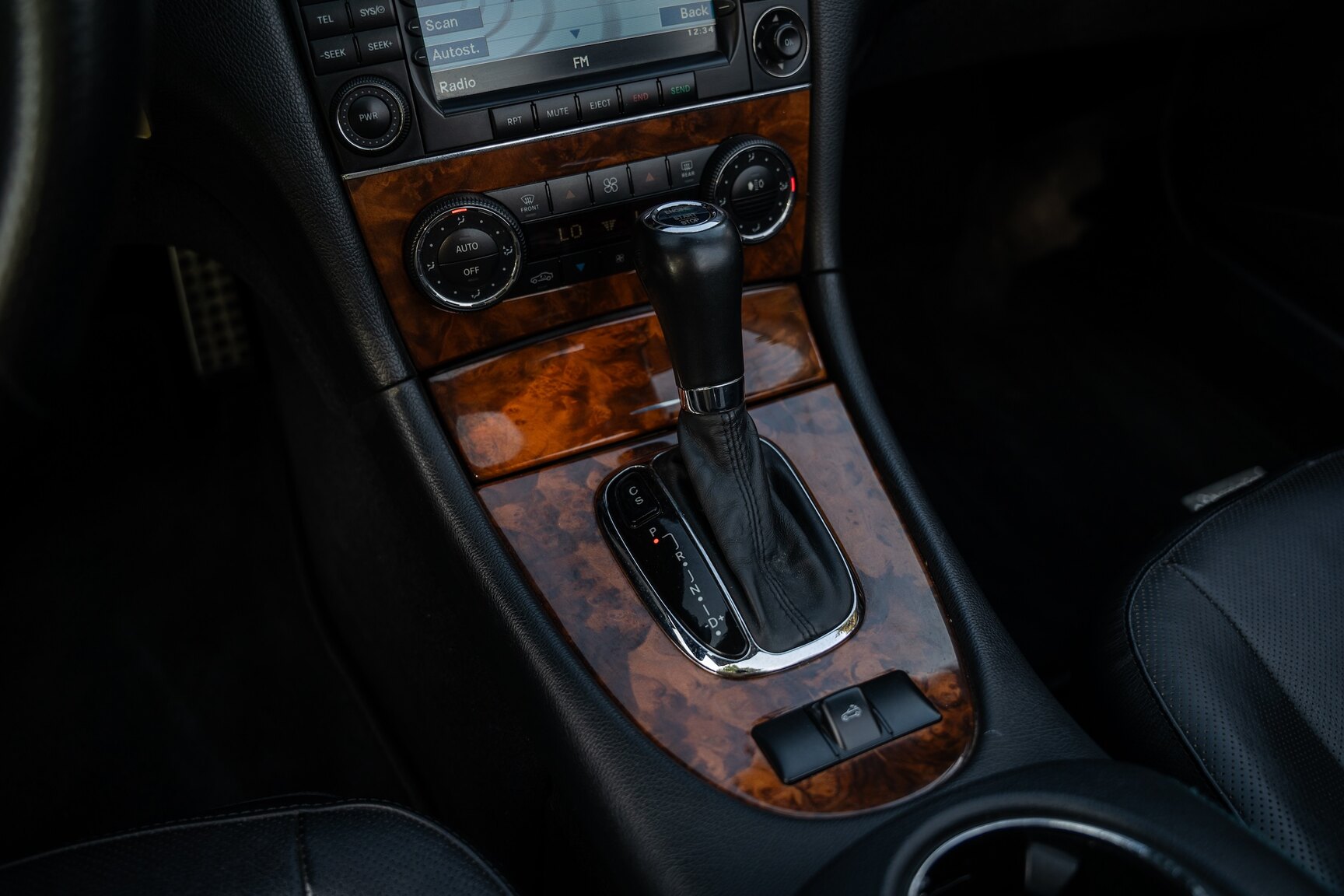 Interior image of 2009 Mercedes-Benz CLK 550