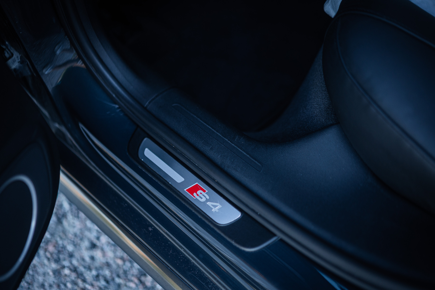 Interior image of 2011 Audi S4 (4)