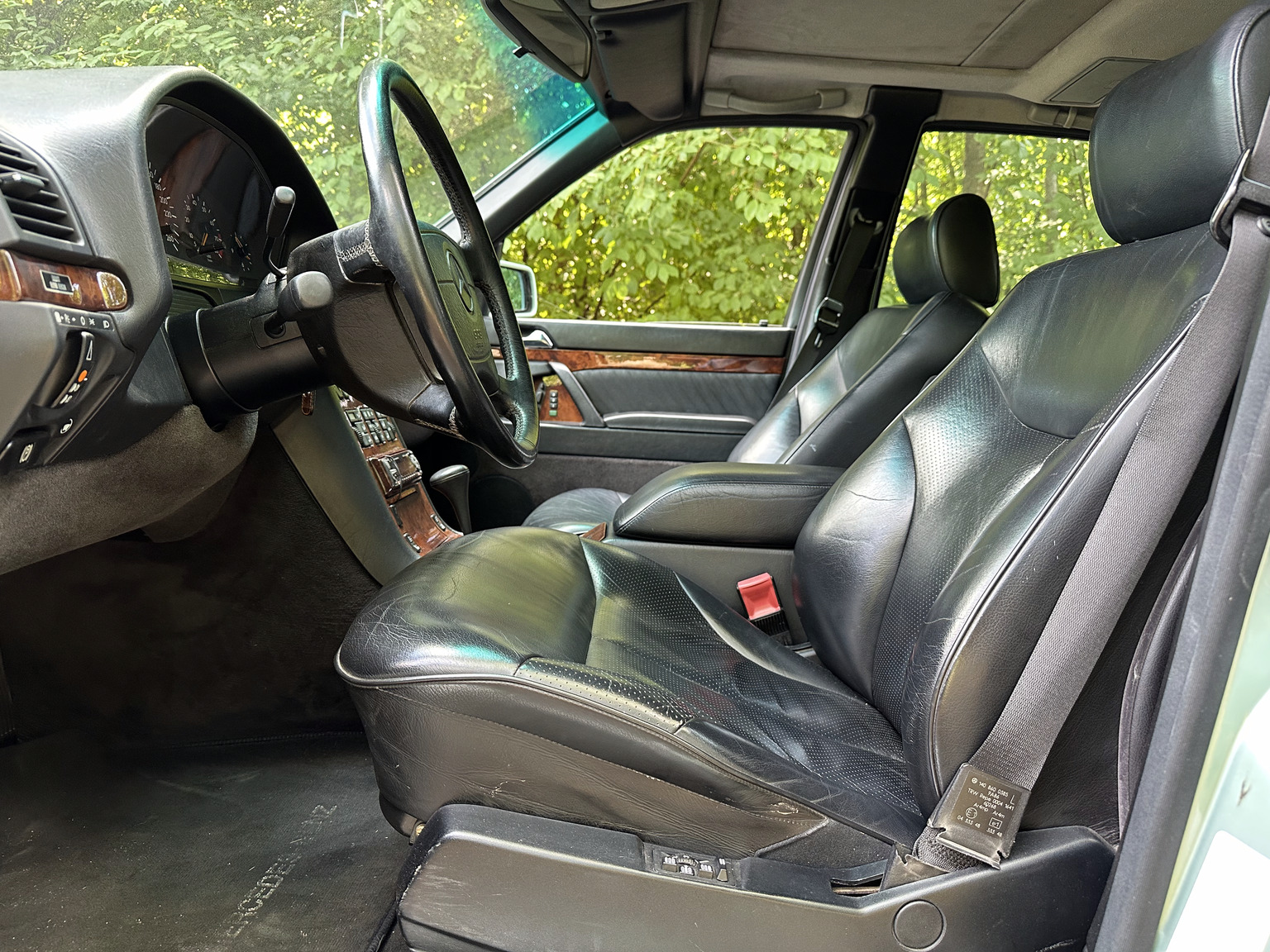 Innenraumfoto von 1992 Mercedes 300 SE (2)