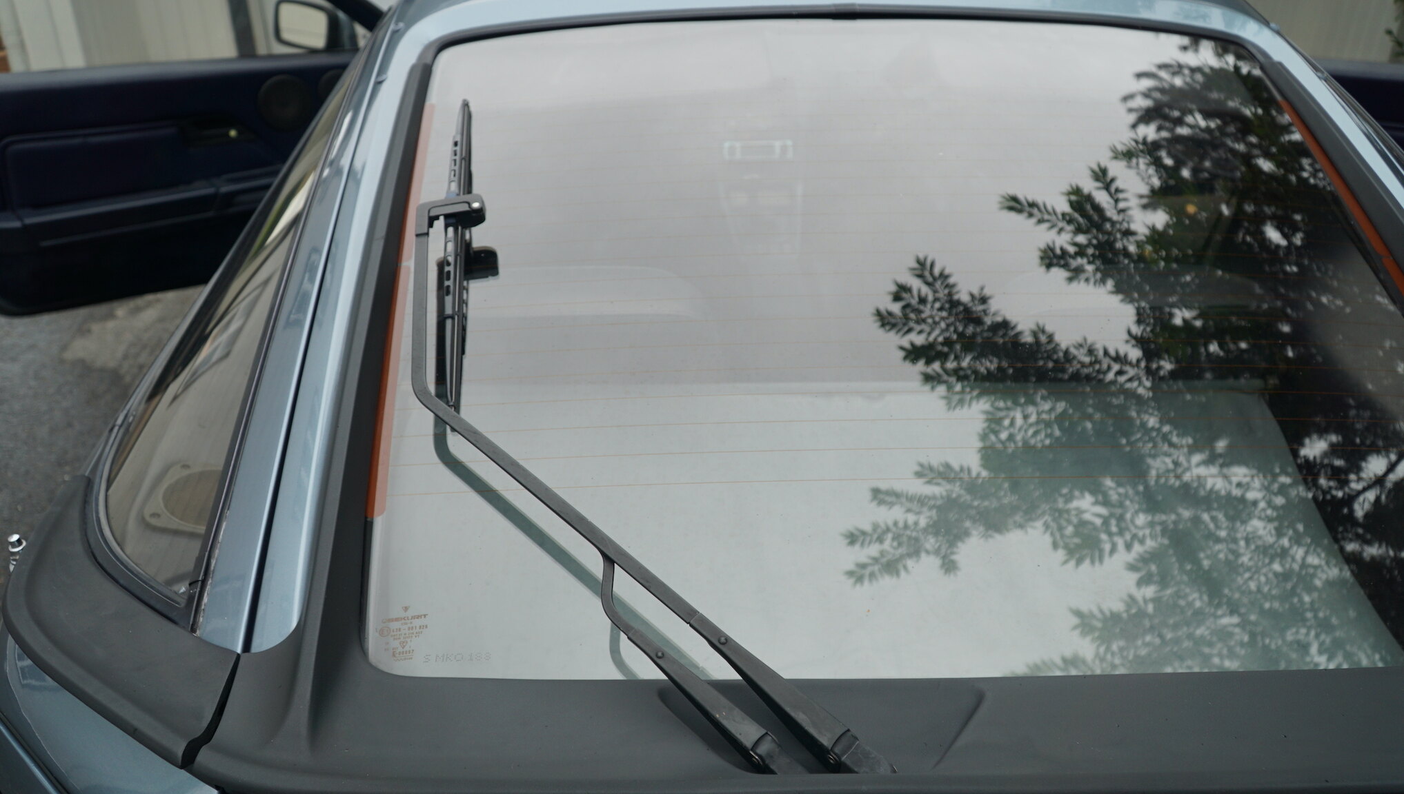 Exterior image of 1983 Porsche 928S (105)